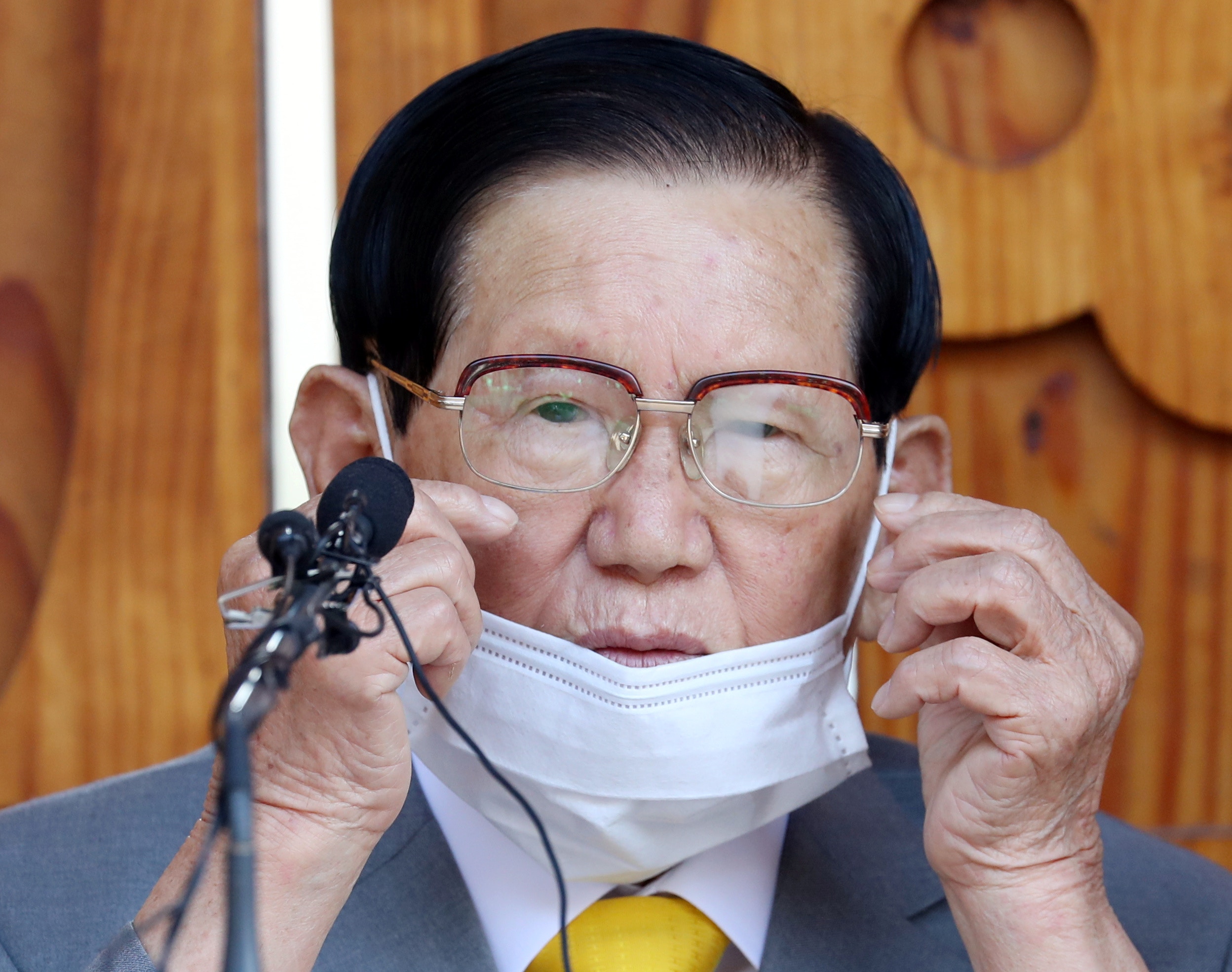 韓國新天地教教主李萬熙3月2日在加平郡出席記者會（路透社）