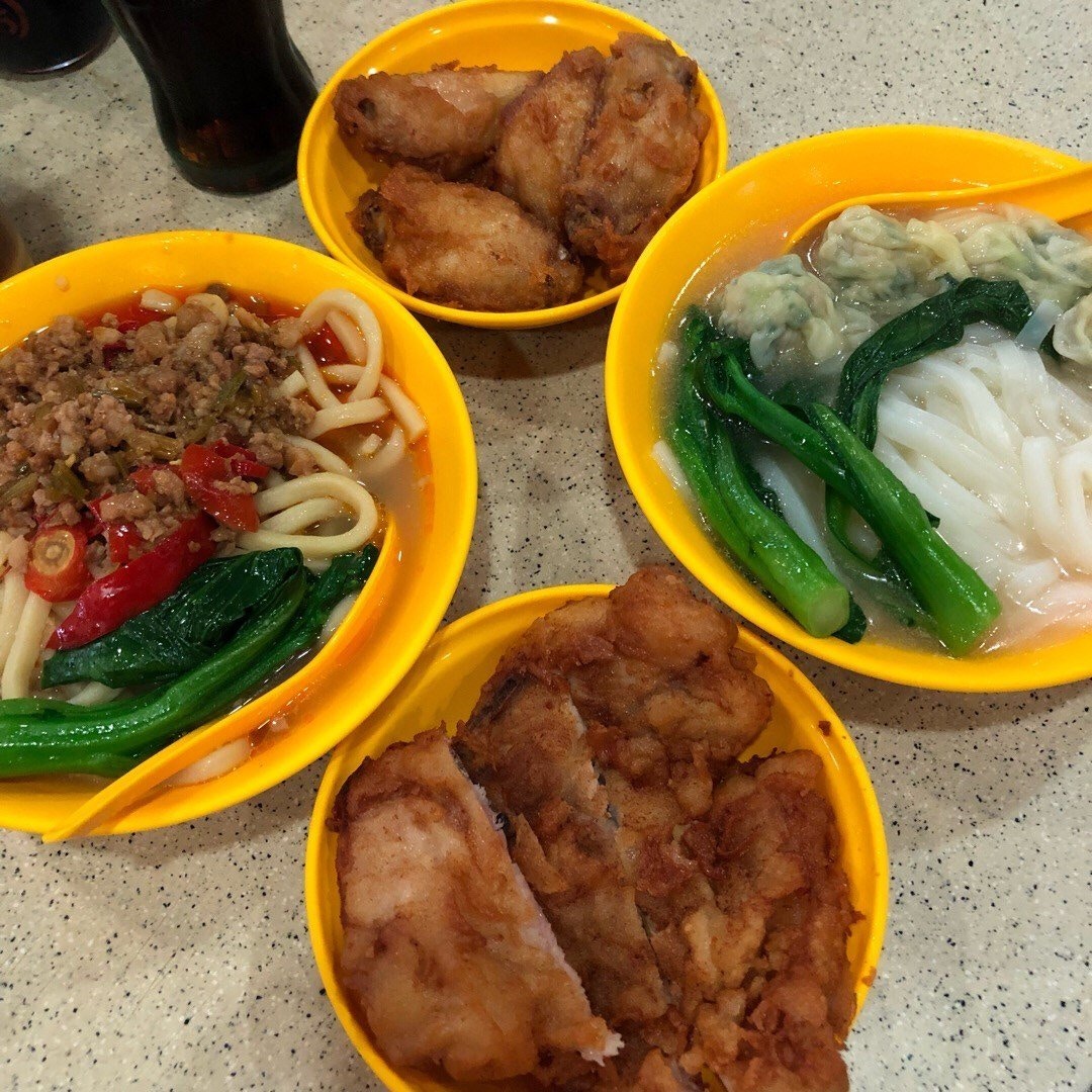 Fiona Lokyu 開講opentalk 介紹大家食個新界最好味嘅豬扒麵 隔咗大半年 大埔街市熟食中心終於開返 我最掛住嘅就係世記嘅豬扒 麵 今日終於食到心心念念已久嘅豬扒麵 開心指數爆燈啦 街市有另外一間x記豬扒麵 大家成日唔知邊間好食啲 相信我 世記絕對係真正嘅