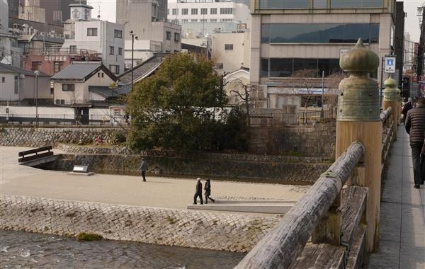 森林山路 開講opentalk 京都靈異景點 日本歷史景點今天講講 三条河原 有人話京都沒有其他地方比這裡更恐怖 但之前和在京都 讀書的朋友經過附近 但又唔覺得恐怖 京都有一條河流叫 鴨川 為了讓人渡河 建了一條 三條大橋 而這座橋附近的河床被稱為