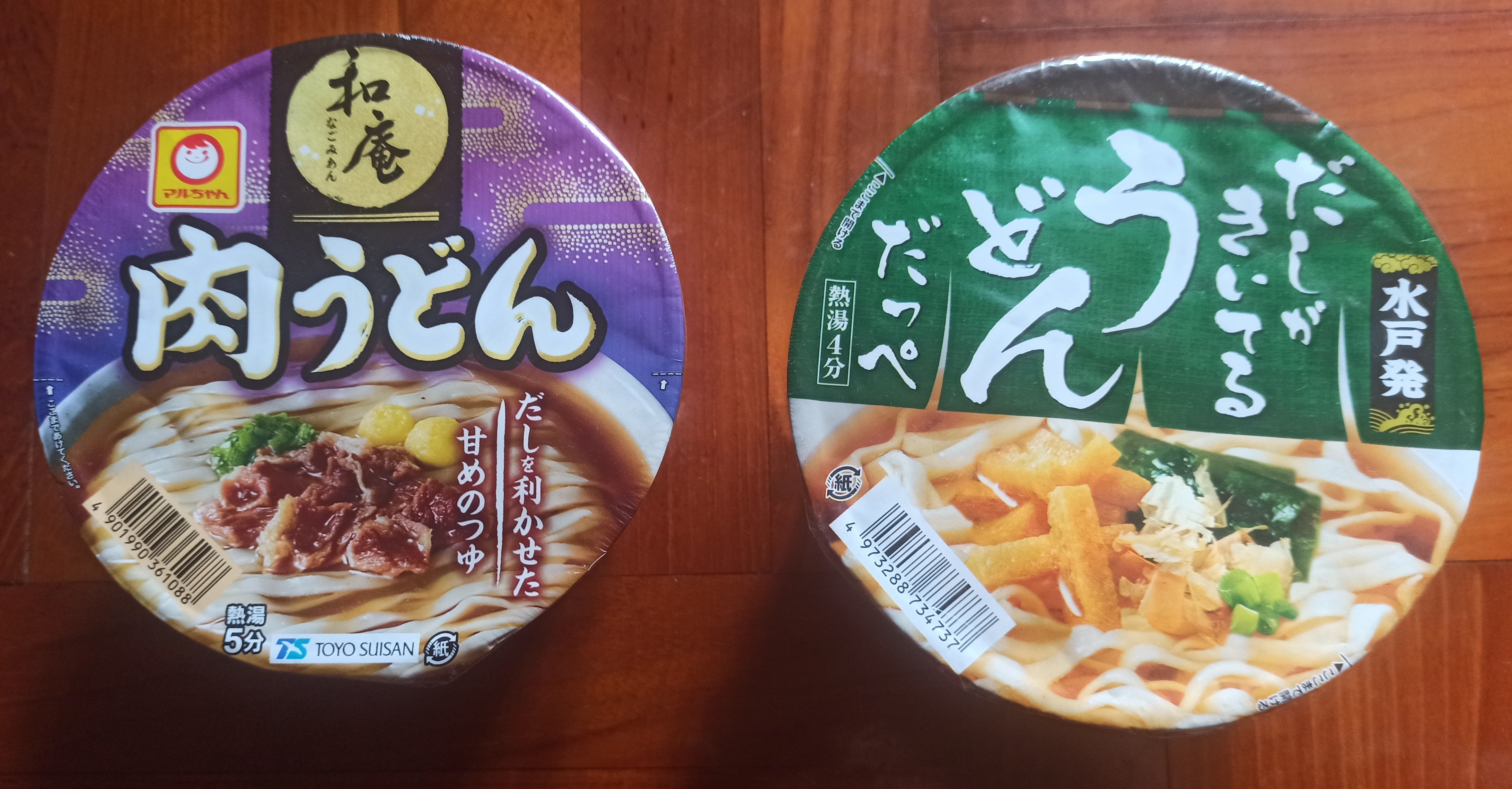 Qukelss 開講opentalk 呢加疫情爆發第4波 咁作為肥宅緊係要準備定啲唔出門口既雜糧啦 而作為759阿信屋既忠實粉絲 我就成日買佢地既懶人杯麵食 當中 個人最中意呢兩款烏冬 杯麵 日清咚兵衛腐皮烏冬同和庵牛肉絲烏冬 日清咚兵衛腐皮烏冬就一向都係大熱產品