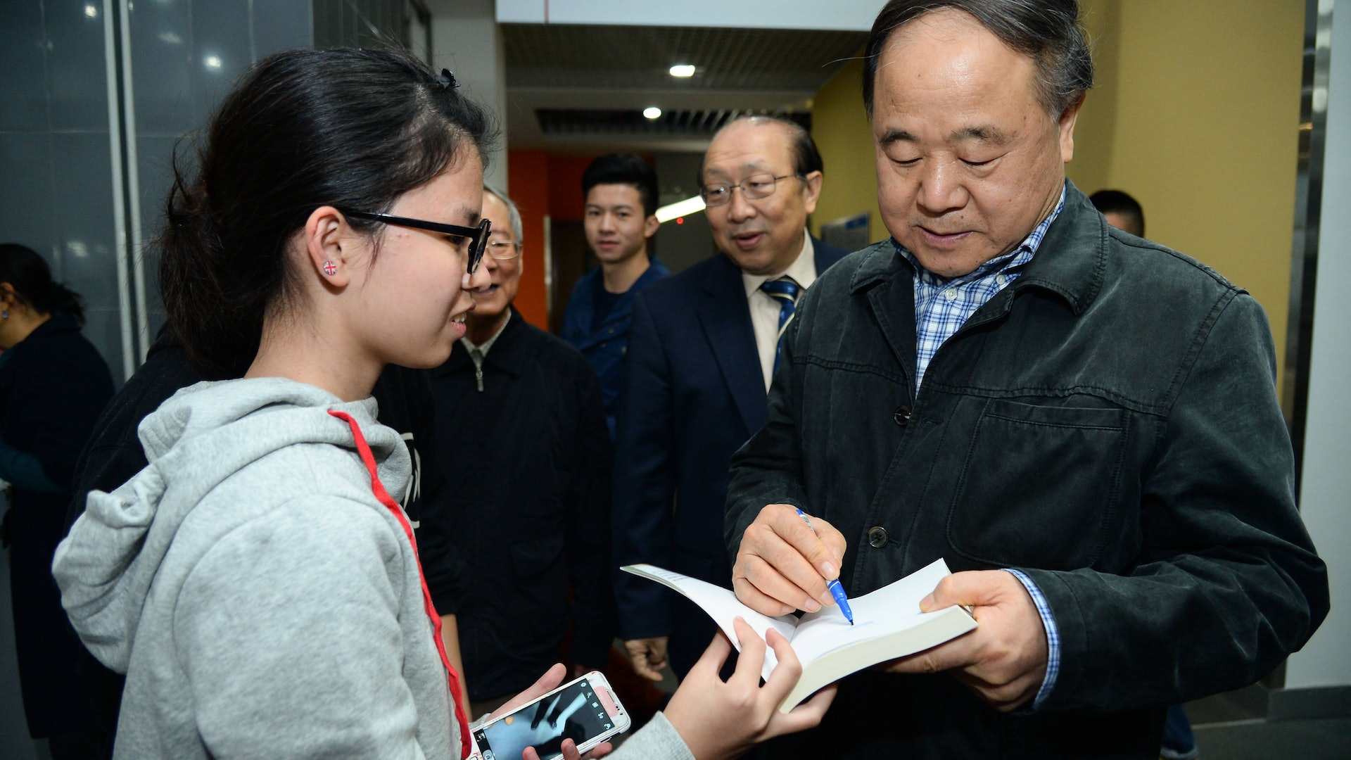 莫言新作《鱷魚》:顛覆主流論述的「貪官現形記」 莫言新作《鱷魚》:顛覆主流論述的「貪官現形記」