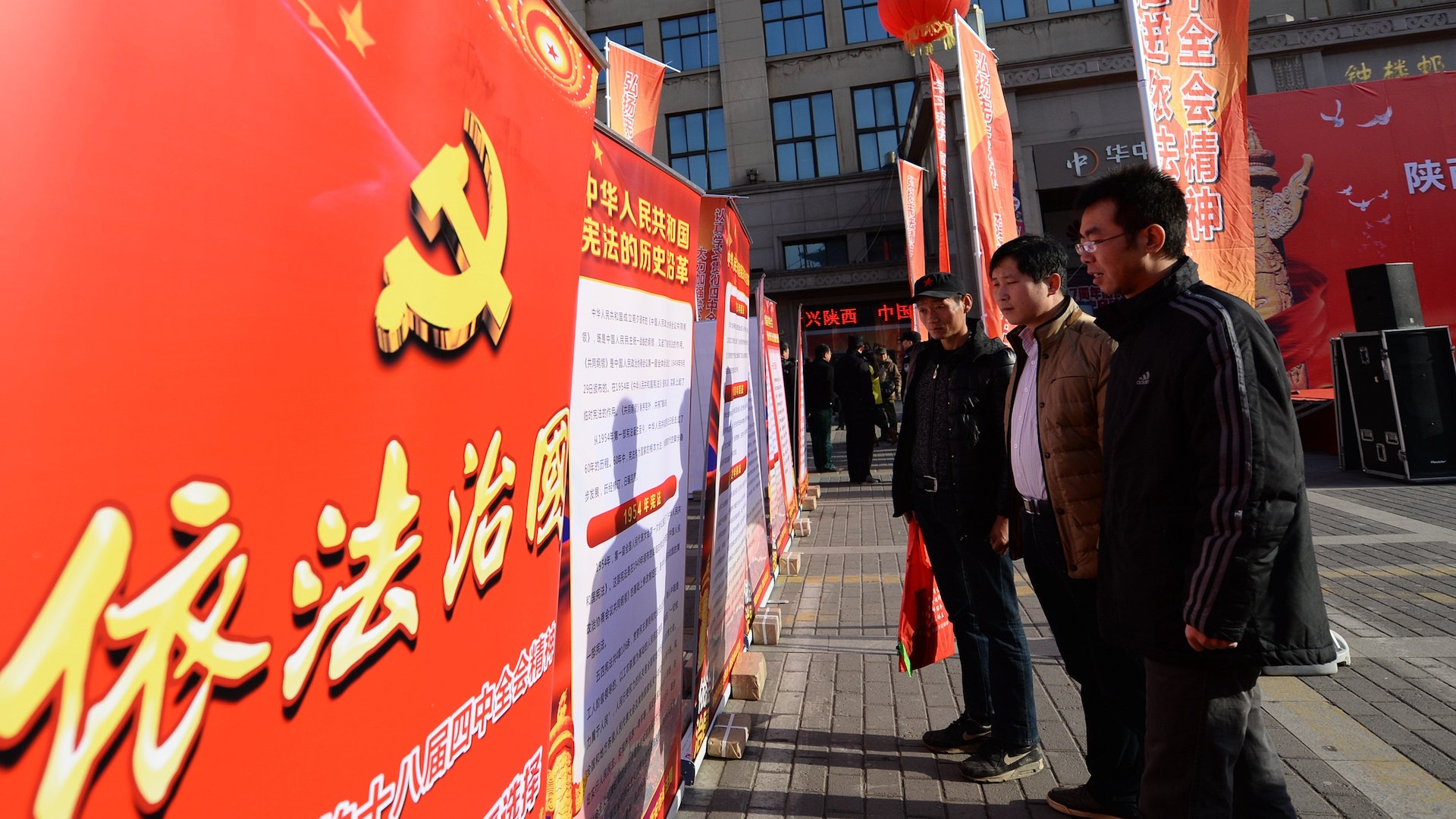 青海海西中院「垂簾聽審」惹議 法治理想怎麼照進現實 青海海西中院「垂簾聽審」惹議 法治理想怎麼照進現實