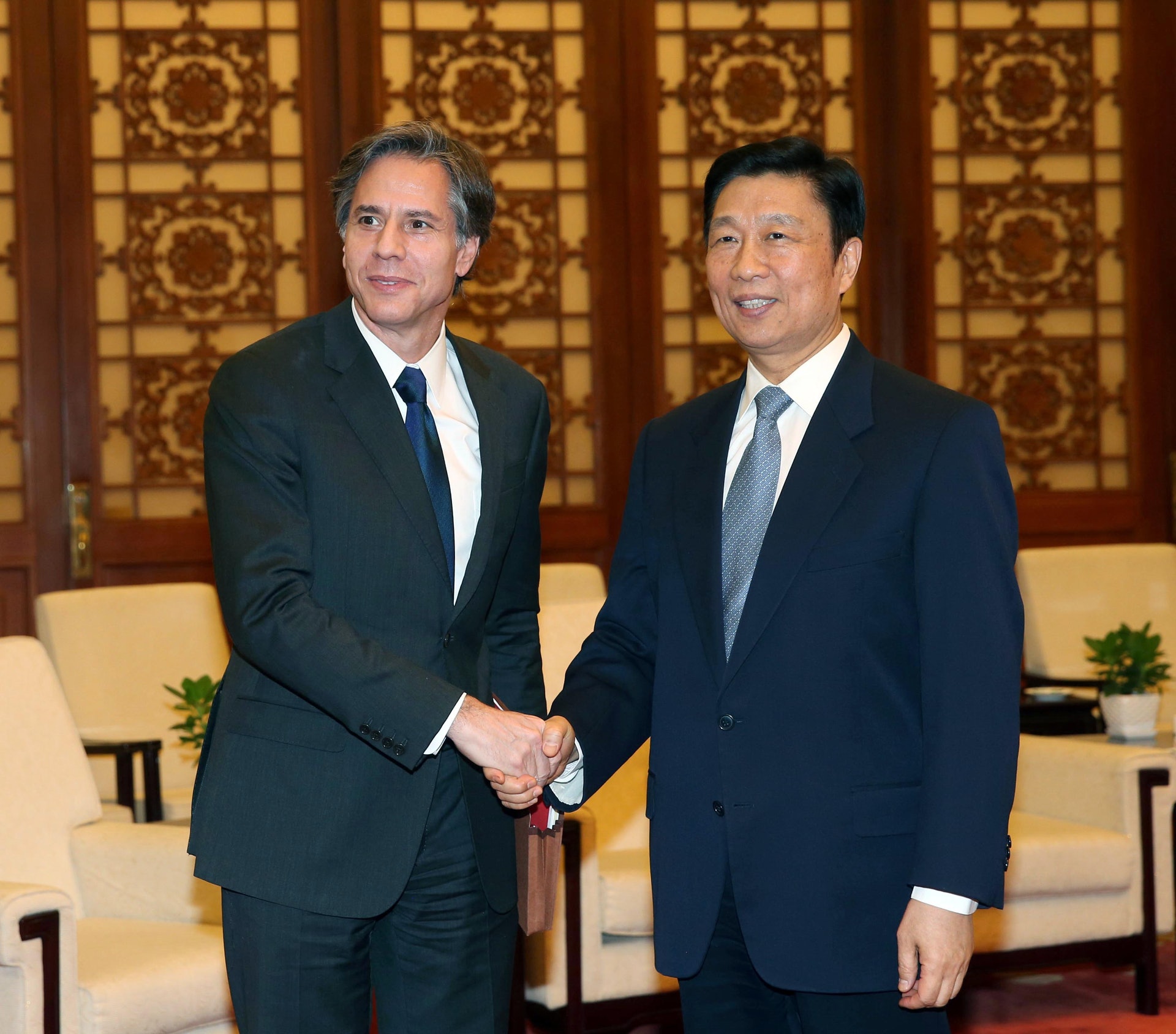2015年2月11日，中國國家副主席李源潮在北京會見美國常務副國務卿布林肯。（新華社）