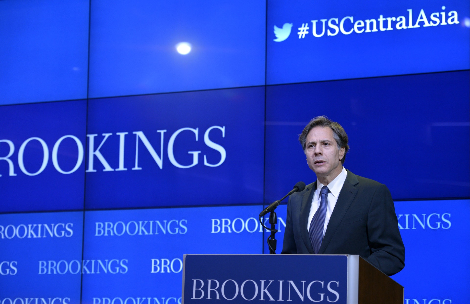 2015年3月31日,美國常務副國務卿布林肯在華盛頓的布魯金斯學會發表演講。 美國常務副國務卿布林肯當日表示,美國不以「零和」眼光看待中國在中亞地區的投資行為,美中兩國為中亞發展所做努力具有互補性。(新華社) 2015年3月31日,美國常務副國務卿布林肯在華盛頓的布魯金斯學會發表演講。 美國常務副國務卿布林肯當日表示,美國不以「零和」眼光看待中國在中亞地區的投資行為,美中兩國為中亞發展所做努力具有互補性。(新華社)