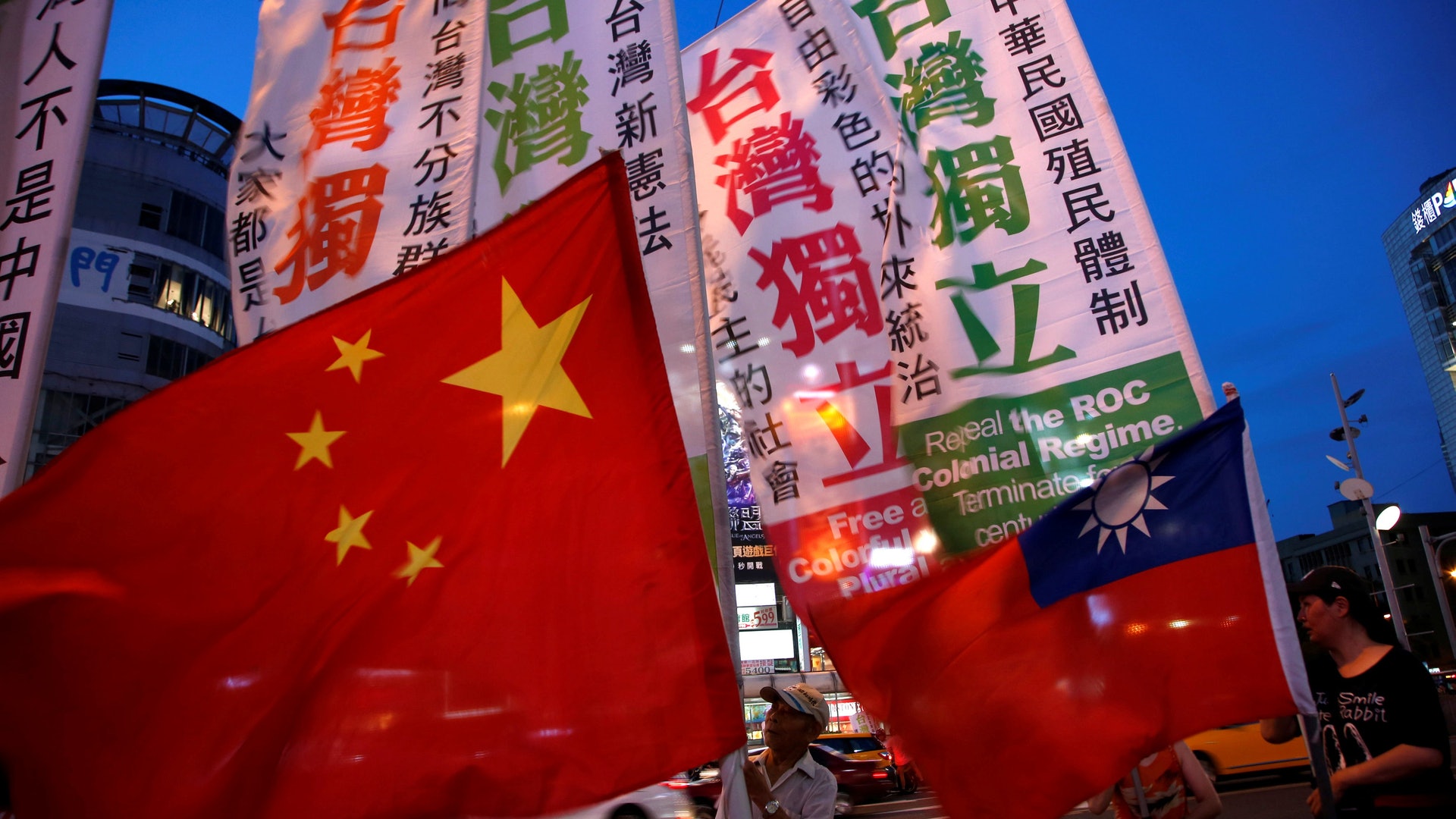 台民調指「維持現狀」獲近半支持 但台民知道武統正升溫嗎? 台民調指「維持現狀」獲近半支持 但台民知道武統正升溫嗎?