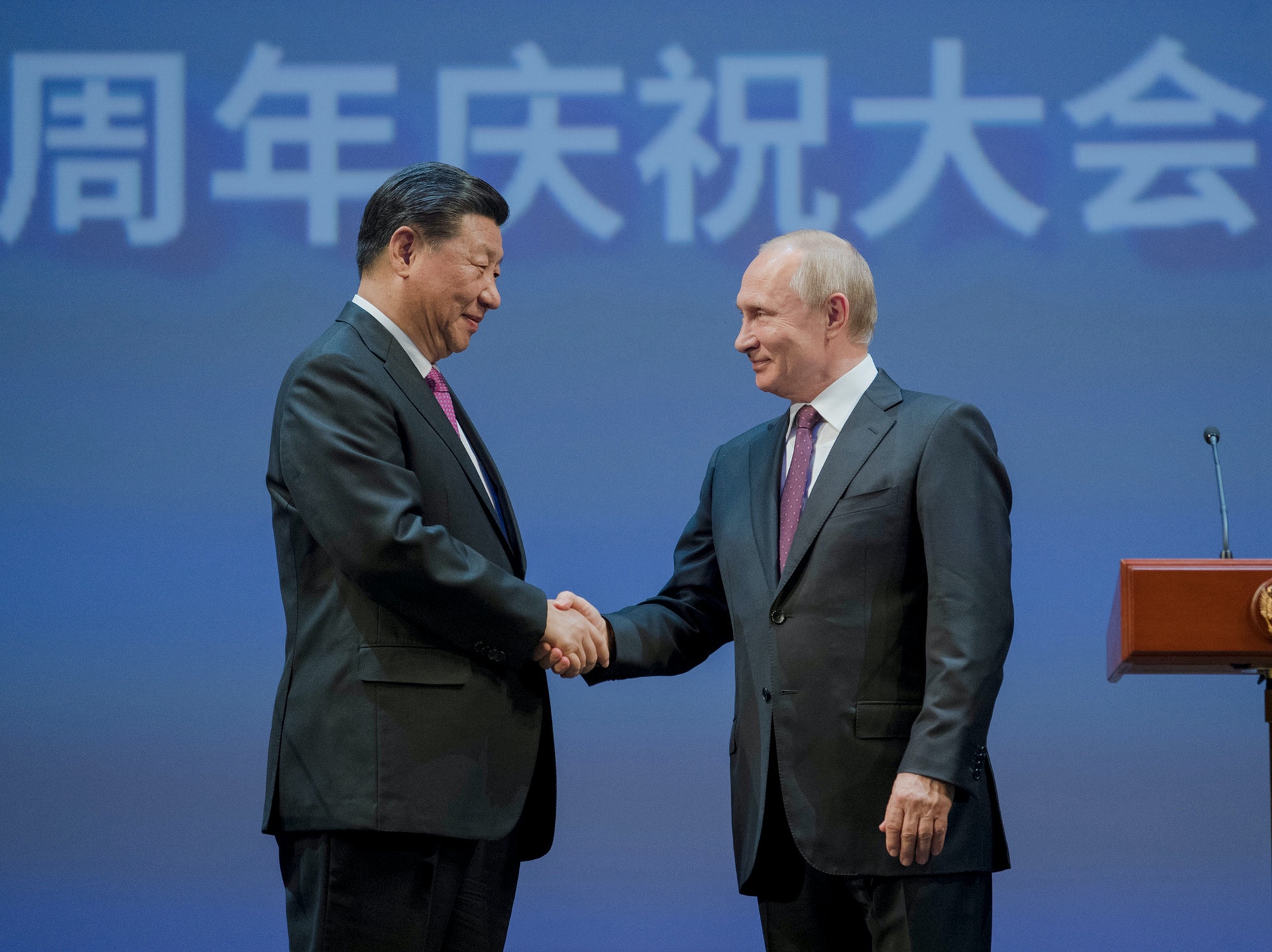 中國國家主席習近平和俄羅斯總統普京5月8日通話,普京表示反對將病毒問題政治化。(新華社) 中國國家主席習近平和俄羅斯總統普京5月8日通話,普京表示反對將病毒問題政治化。(新華社)