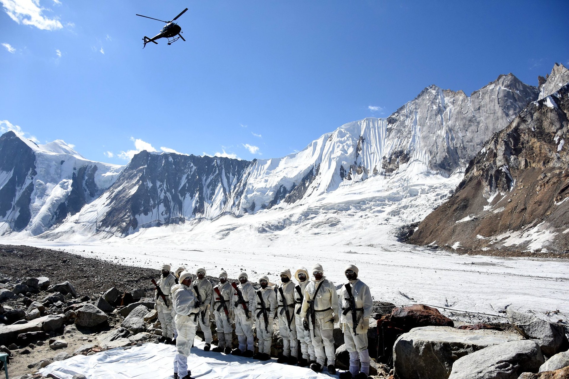 圖為錫亞琴冰川的巴基斯坦一側。印度和巴基斯坦都聲稱擁有該地區主權。海拔高達8,000米的錫亞琴被認為是世界上海拔最高的戰場。 當地也是印軍後勤部門生財的重要渠道。（Getty）