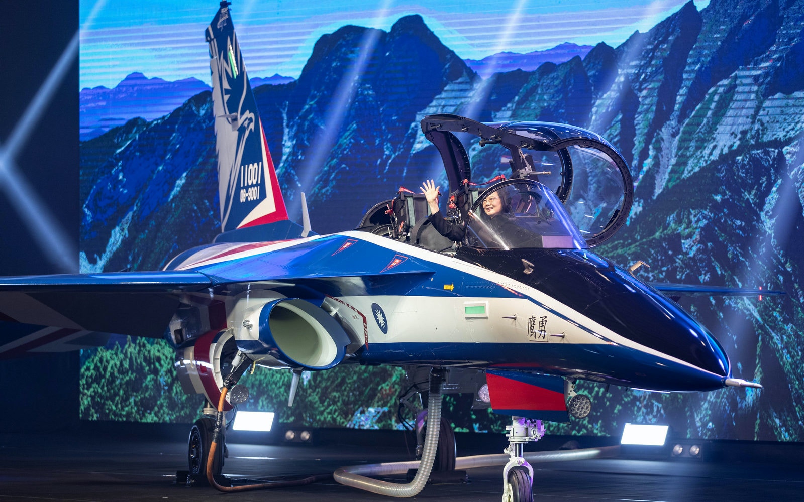 中国人民解放軍　空軍教練機 青空教練｜從美日舊機到「雙鷹」爭鋒解放軍教練機歷程坎坷