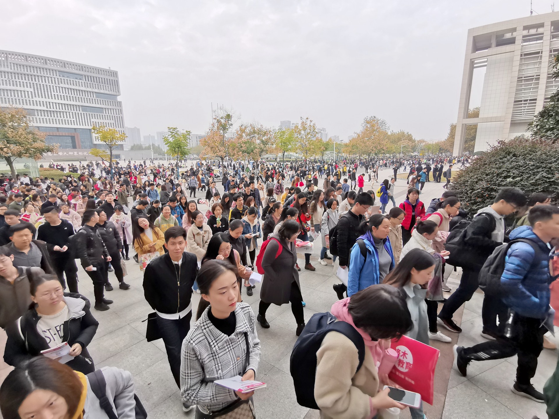 2019年11月24日,武汉,中央机关及其直属机构2020年度考试录用公务员笔试武汉理工大学考点。(资料图片)