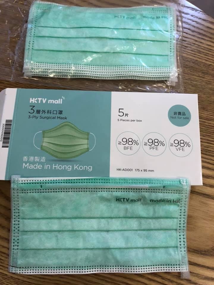 有網民亦分享自己收貨情況，指5個HKTVmall贈送的口罩中，有一個鋼線位縫得有瑕疵。（fb「口罩分享區」圖片）
