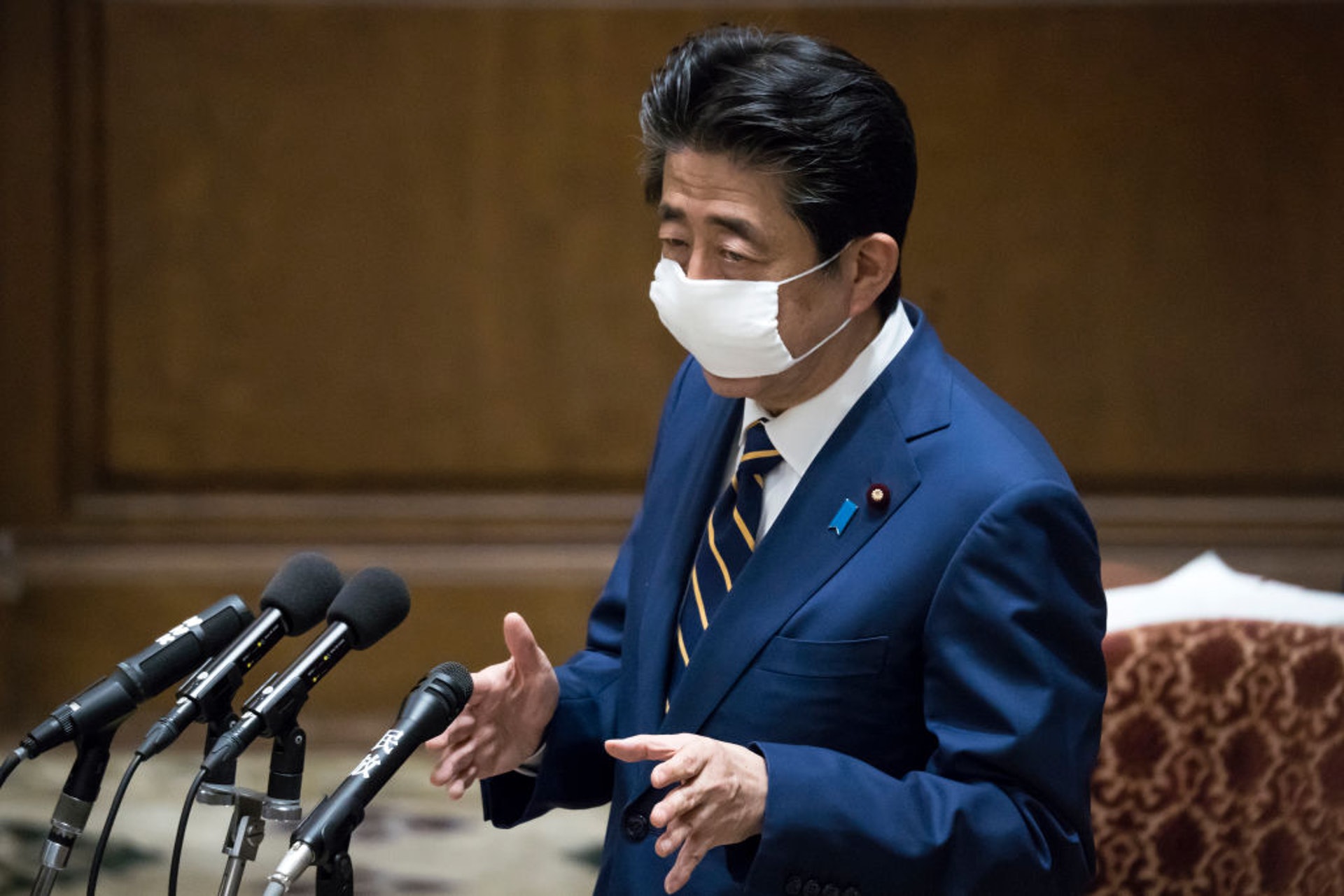 日本疫情未受控制,單在東京,4月14日再增加161人確診。圖為日本首相安倍晉三4月7日在國會發言時(Getty) 日本疫情未受控制,單在東京,4月14日再增加161人確診。圖為日本首相安倍晉三4月7日在國會發言時(Getty)