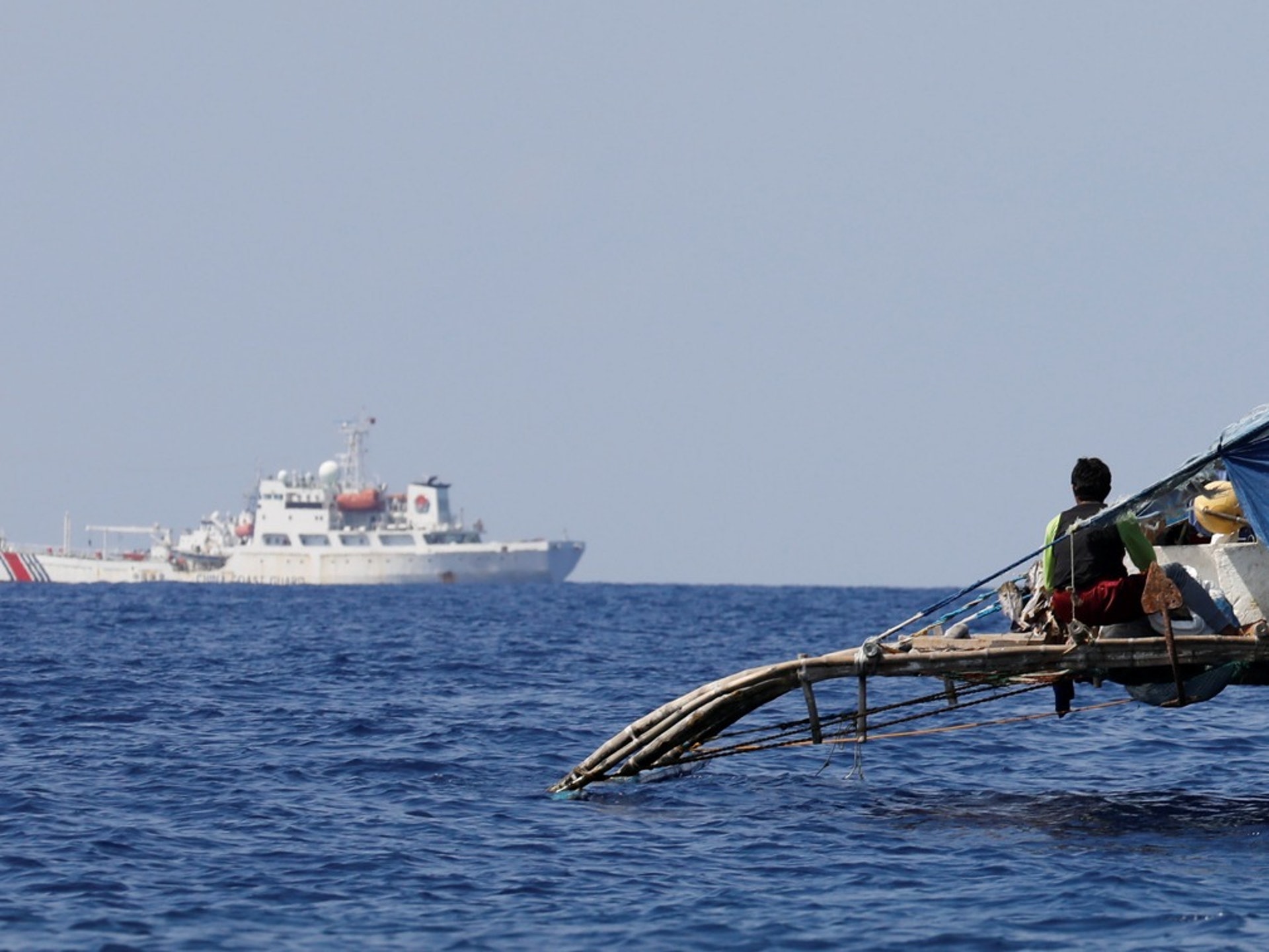 2016年南海仲裁事件後，中國開始派出大量執法船前往爭議海域。（Reuters）