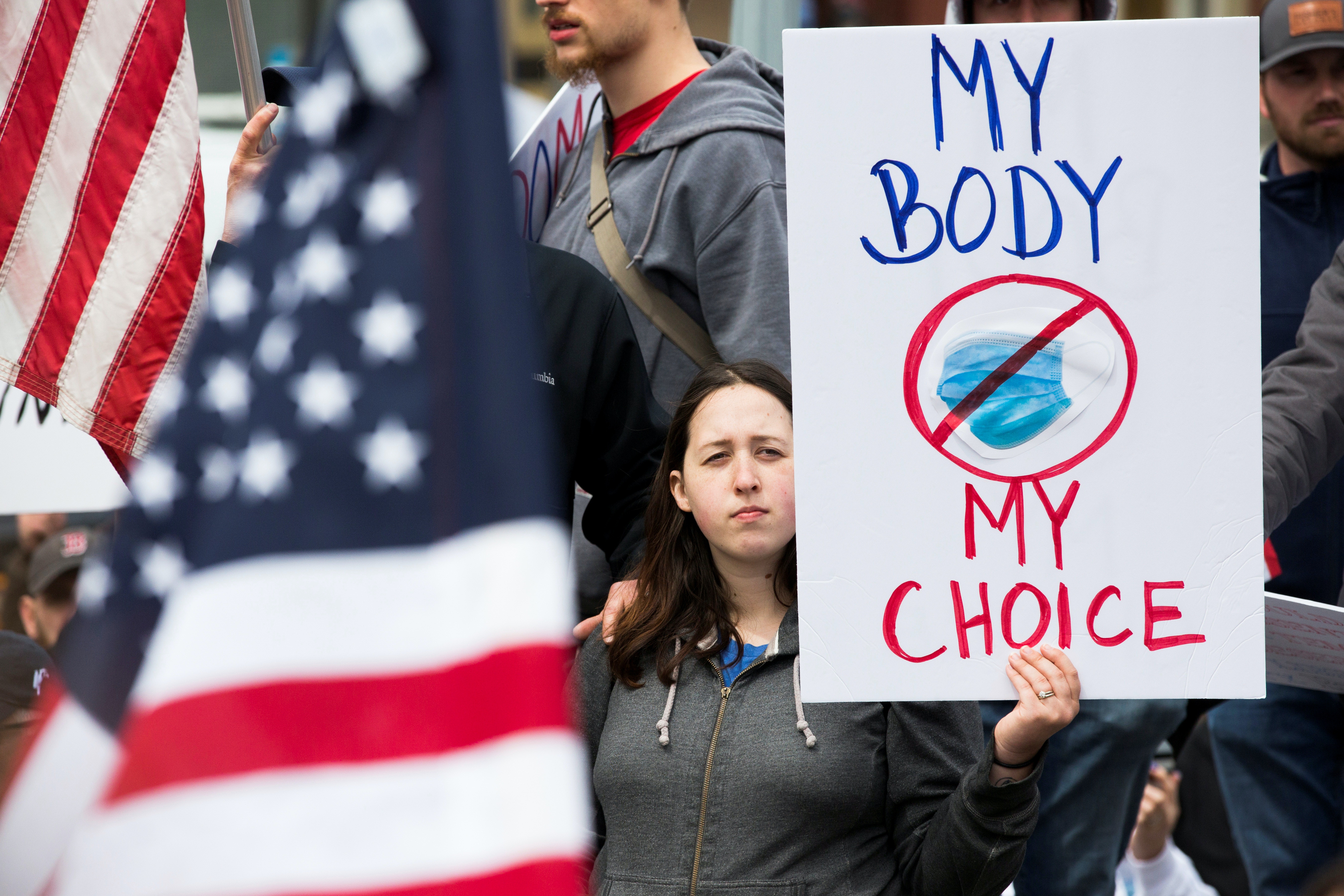 有人堅持不戴口罩,「擁護個人自由」。(路透社) 有人堅持不戴口罩,「擁護個人自由」。(路透社)