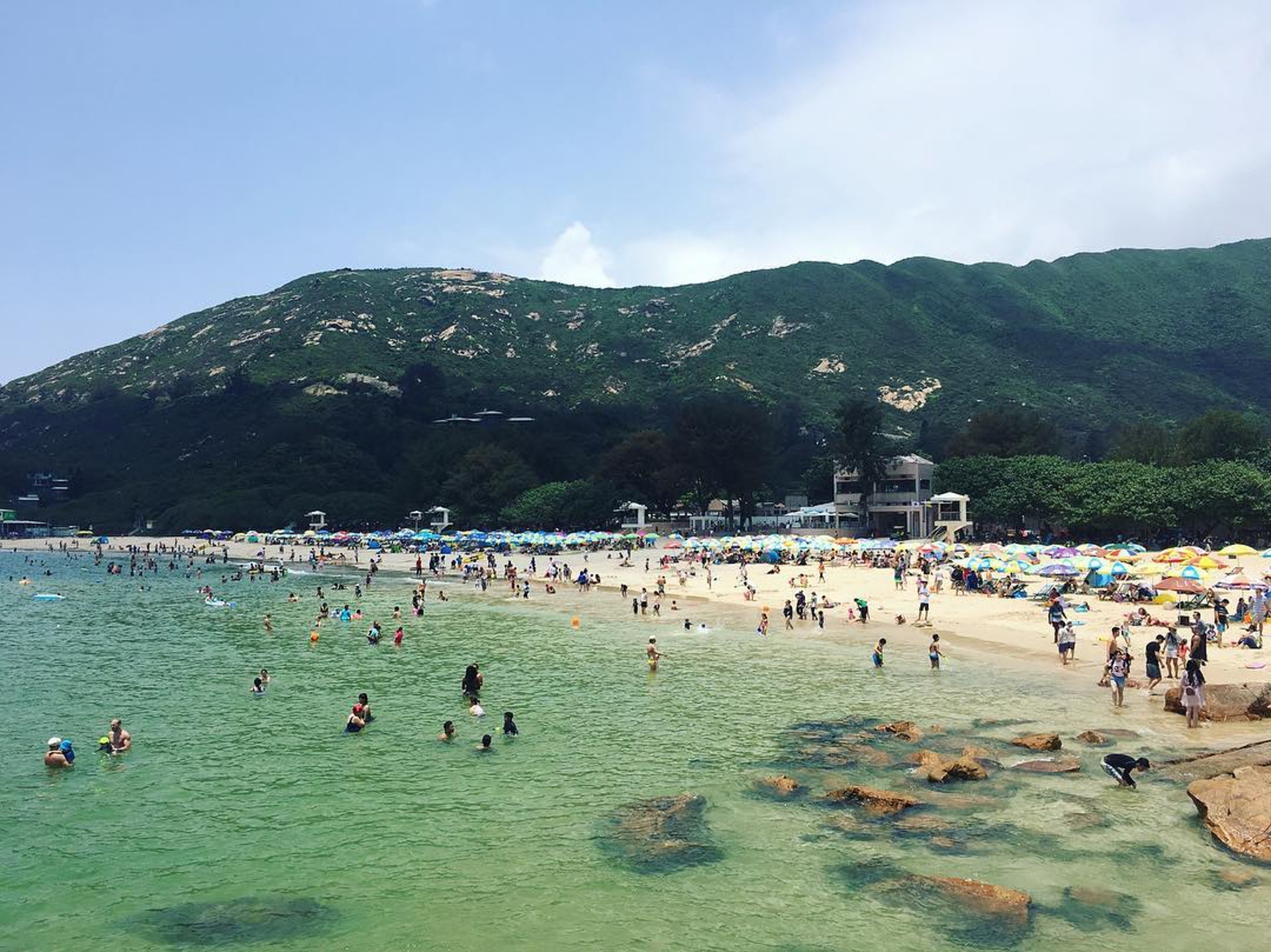 石澳海灘水質清澈,是港島的人氣海灘之一。(ig @ hktwstories) 石澳海灘水質清澈,是港島的人氣海灘之一。(ig @ hktwstories)