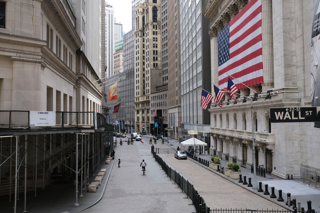 美國上周首次申領失業救濟金人數443萬5周累計逾2600萬