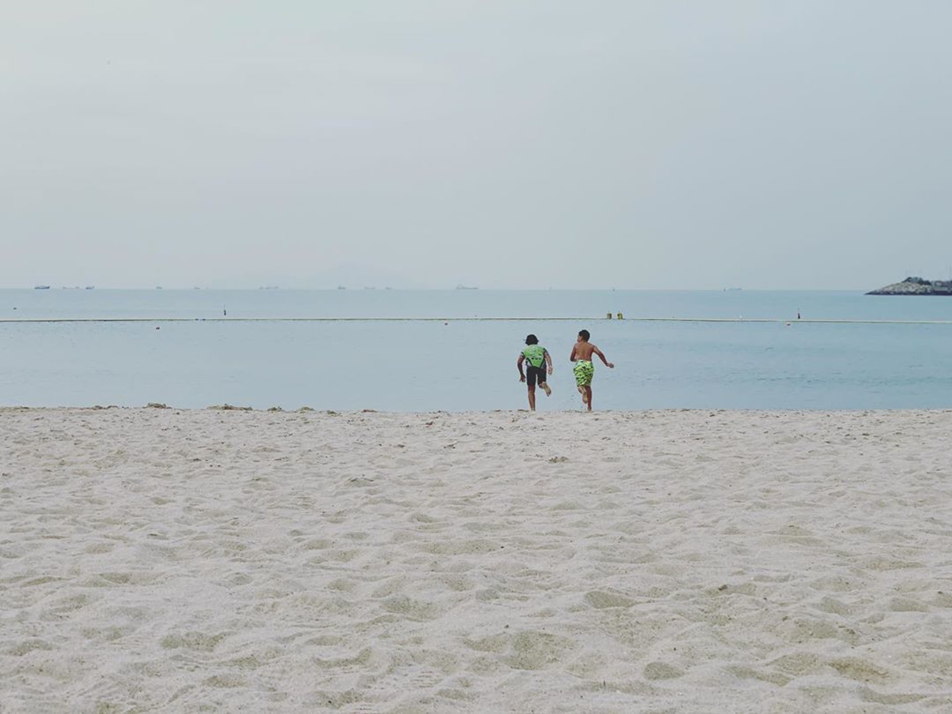地址:離島南丫島榕樹灣洪聖爺灣;附近有燒烤爐、更衣室和洗手間。 (ig@ maylamym) 地址:離島南丫島榕樹灣洪聖爺灣;附近有燒烤爐、更衣室和洗手間。 (ig@ maylamym)