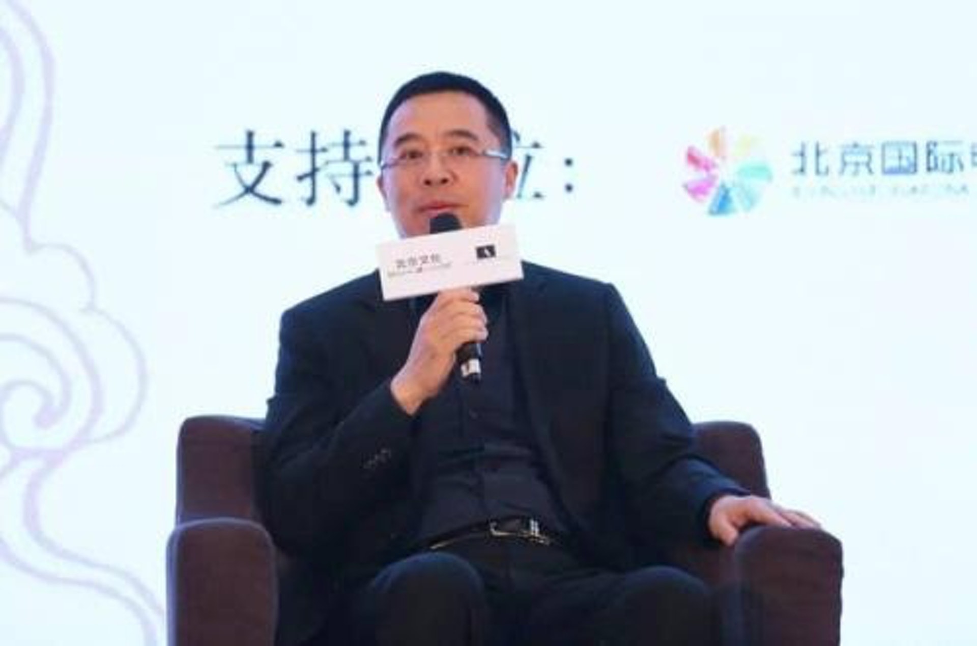 婁曉曦自稱是北京文化的前副董事長,實名舉報北京文化有系統性財務造假。(資料圖片) 婁曉曦自稱是北京文化的前副董事長,實名舉報北京文化有系統性財務造假。(資料圖片)