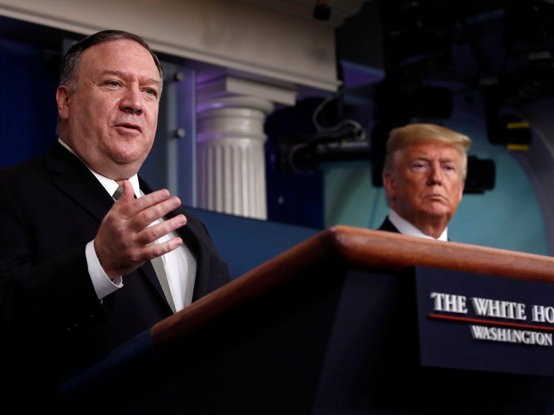 新型肺炎:美國國務卿蓬佩奧(左)等政客多次抨擊中國。(AP) 新型肺炎:美國國務卿蓬佩奧(左)等政客多次抨擊中國。(AP)