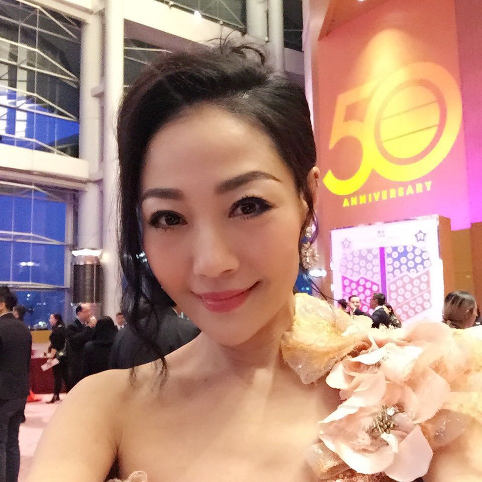 楊玉梅年過六旬,但仍很有活力。