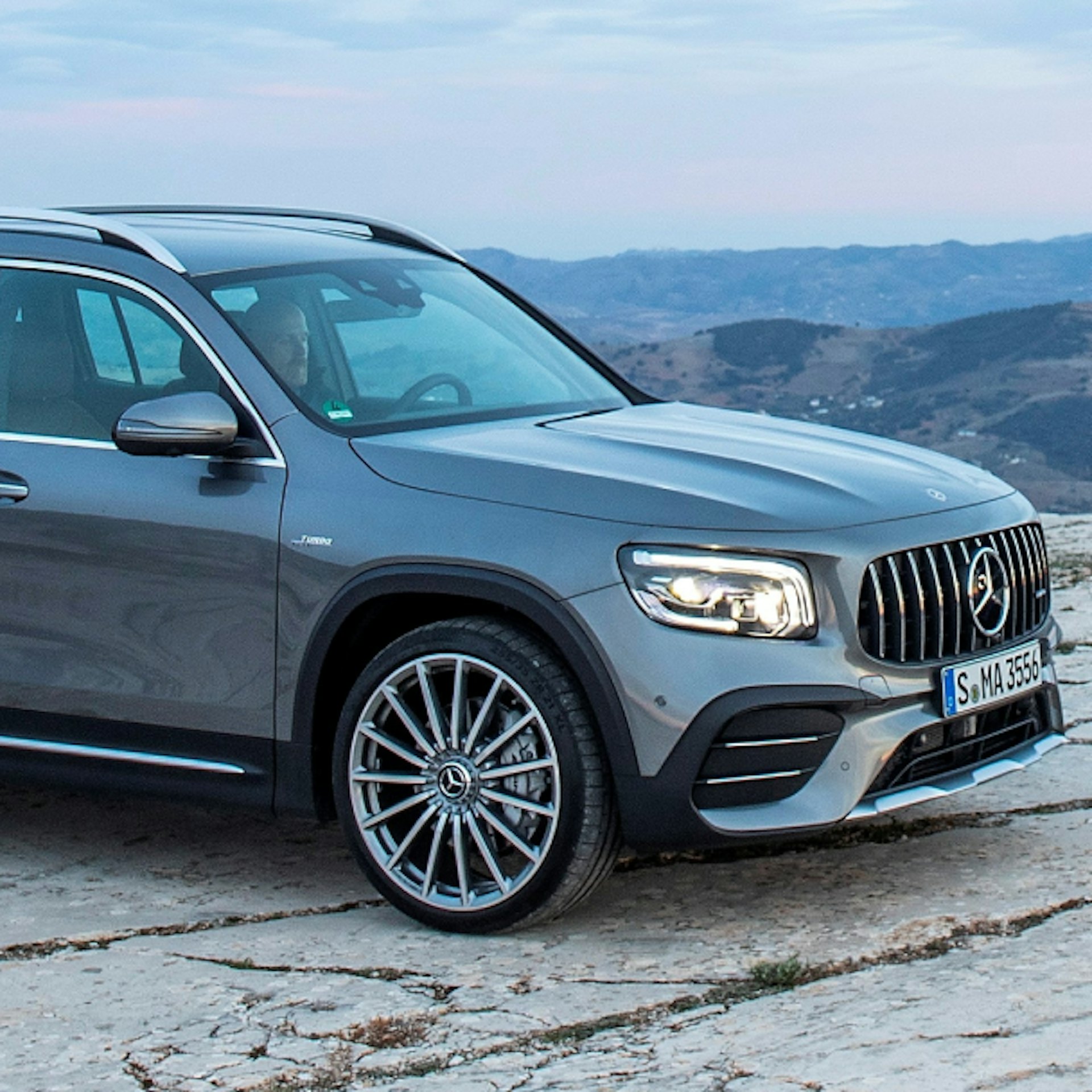 Mercedes Benz Glb 七人車的舒適越野車的性能 香港01 名車