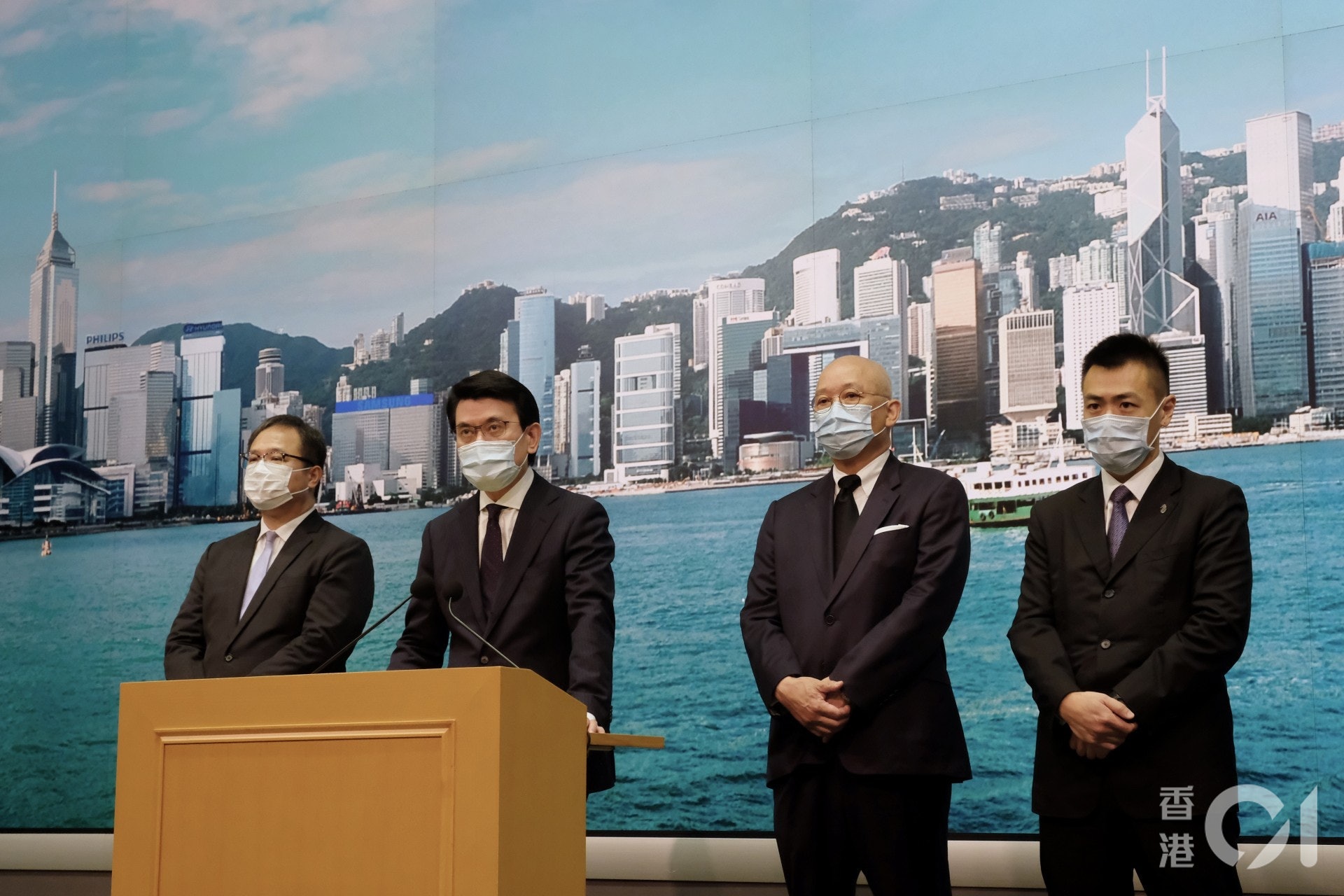 商務及經濟發展局局長邱騰華早前表示,政府向立法會財委會申請撥款54億元,用作海洋公園未來12個月營運開支及還清貸款,隨即引發社會廣泛討論。(資料圖片) 商務及經濟發展局局長邱騰華早前表示,政府向立法會財委會申請撥款54億元,用作海洋公園未來12個月營運開支及還清貸款,隨即引發社會廣泛討論。(資料圖片)