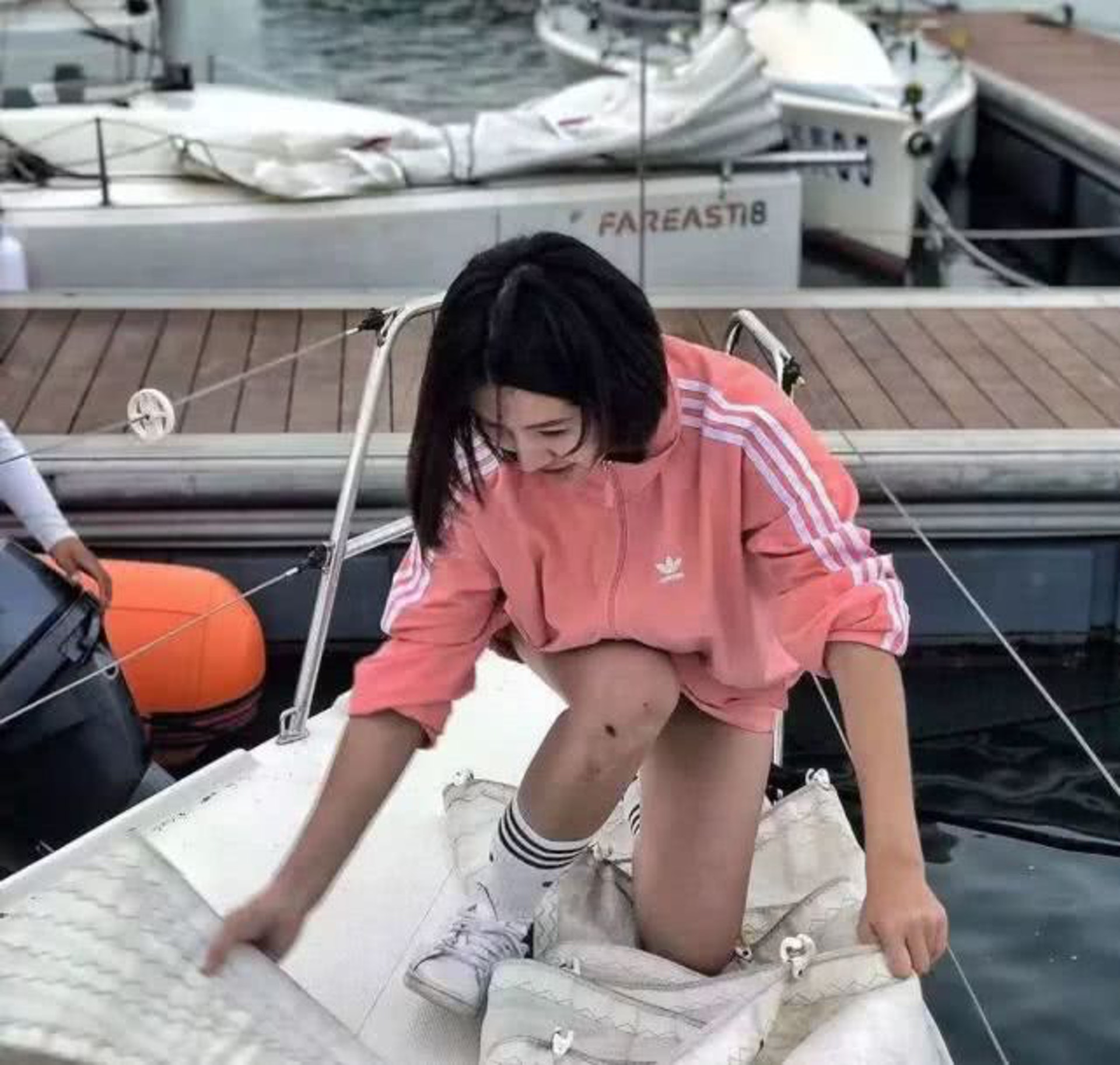 一名北京女大學生在湖南張家界天門山翼裝飛行期間失蹤。該女大學生平日熱愛極限運動。(網絡圖片) 一名北京女大學生在湖南張家界天門山翼裝飛行期間失蹤。該女大學生平日熱愛極限運動。(網絡圖片)