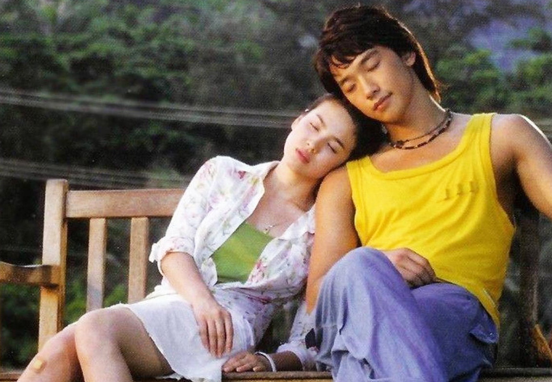 宋慧喬與Rain（鄭智薰）2004年合演《浪漫滿屋》，被指戲假情真。（電視劇《浪漫滿屋》劇照）
