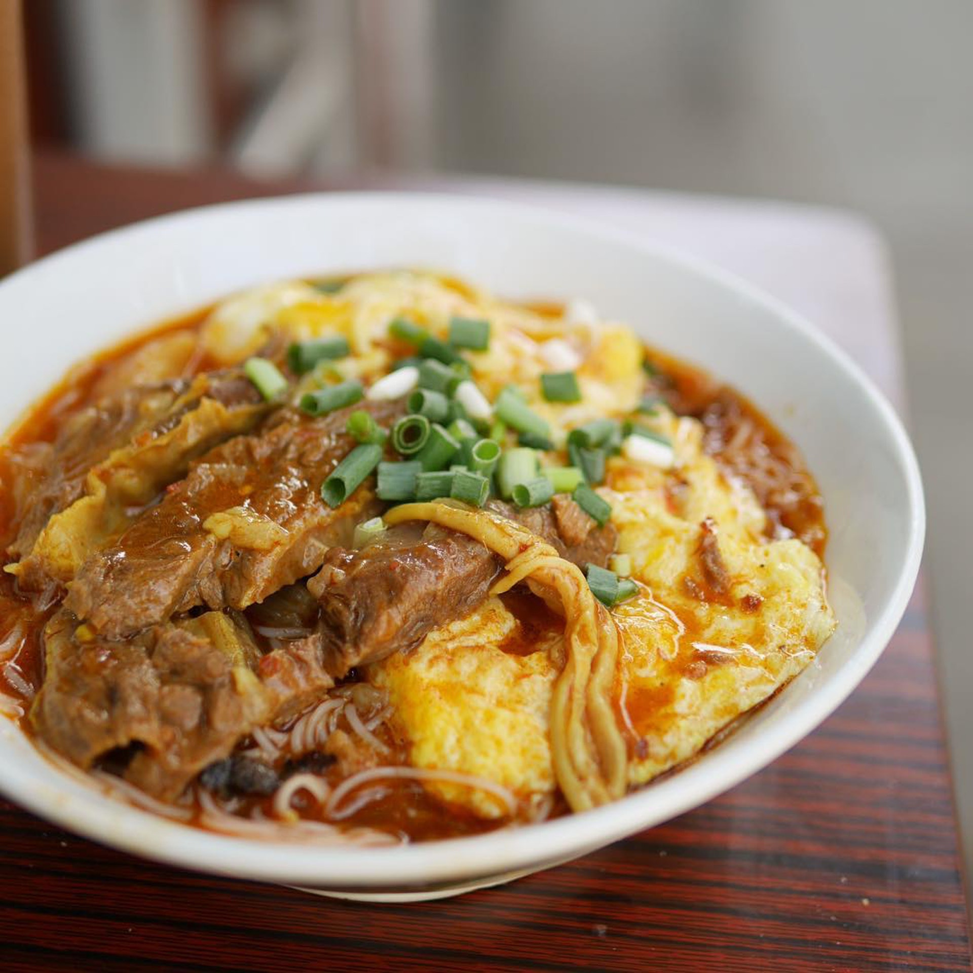 【3】橋記咖啡美食
路環另一名物,就是來自橋記的炒蛋咖喱牛腩米粉!牛腩炆得夠腍,加上香濃咖喱,惹味非常!(Instagram@christinelei) 【3】橋記咖啡美食
路環另一名物,就是來自橋記的炒蛋咖喱牛腩米粉!牛腩炆得夠腍,加上香濃咖喱,惹味非常!(Instagram@christinelei)