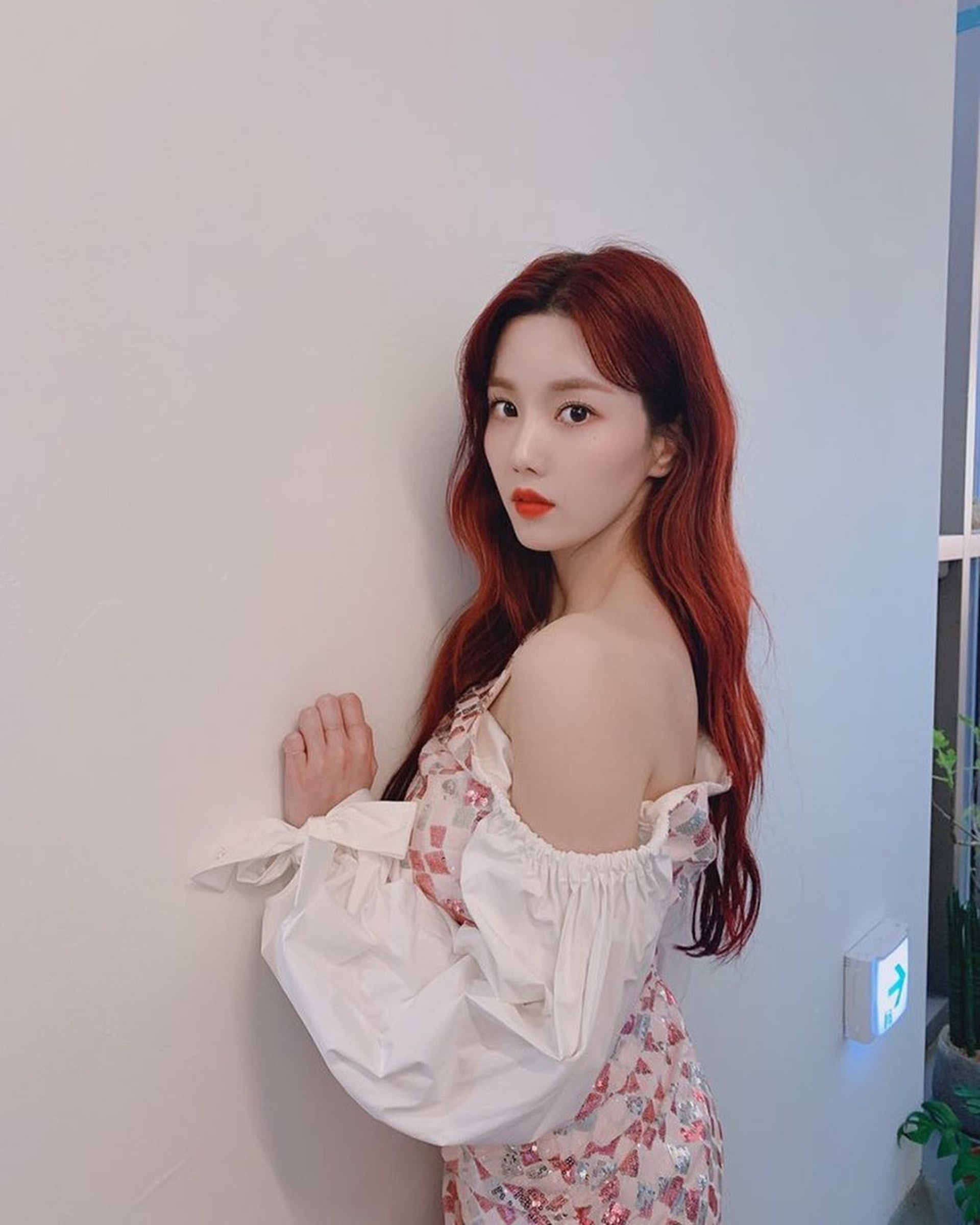 有些女生的髮色跟住韓星走。(IG@official_izone) 有些女生的髮色跟住韓星走。(IG@official_izone)