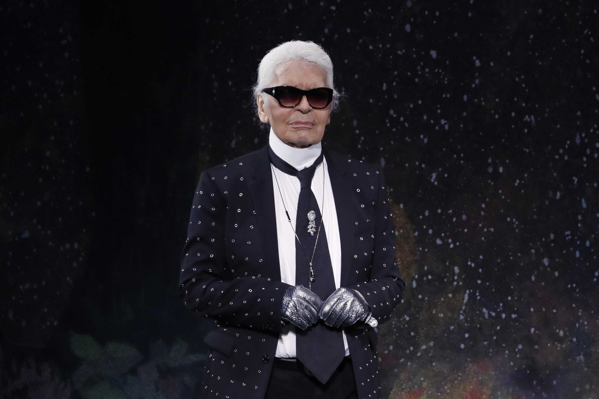 CHANEL創意總監、有「老佛爺」之稱的卡爾拉格斐(Karl Lagerfeld)去年因胰臟癌離世。(CNN)