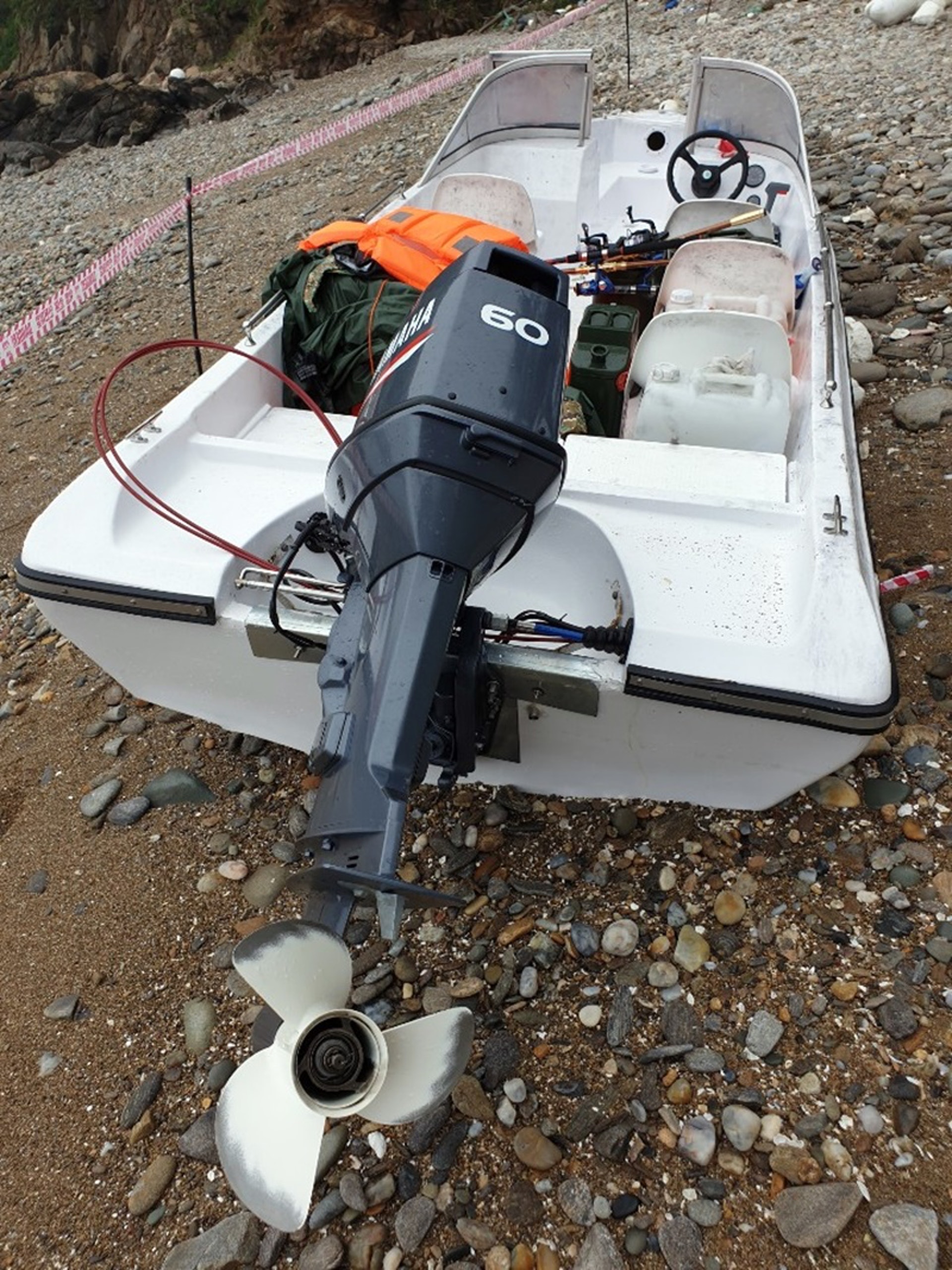 涉事快艇長4米、寬1.5米。(路透社) 涉事快艇長4米、寬1.5米。(路透社)