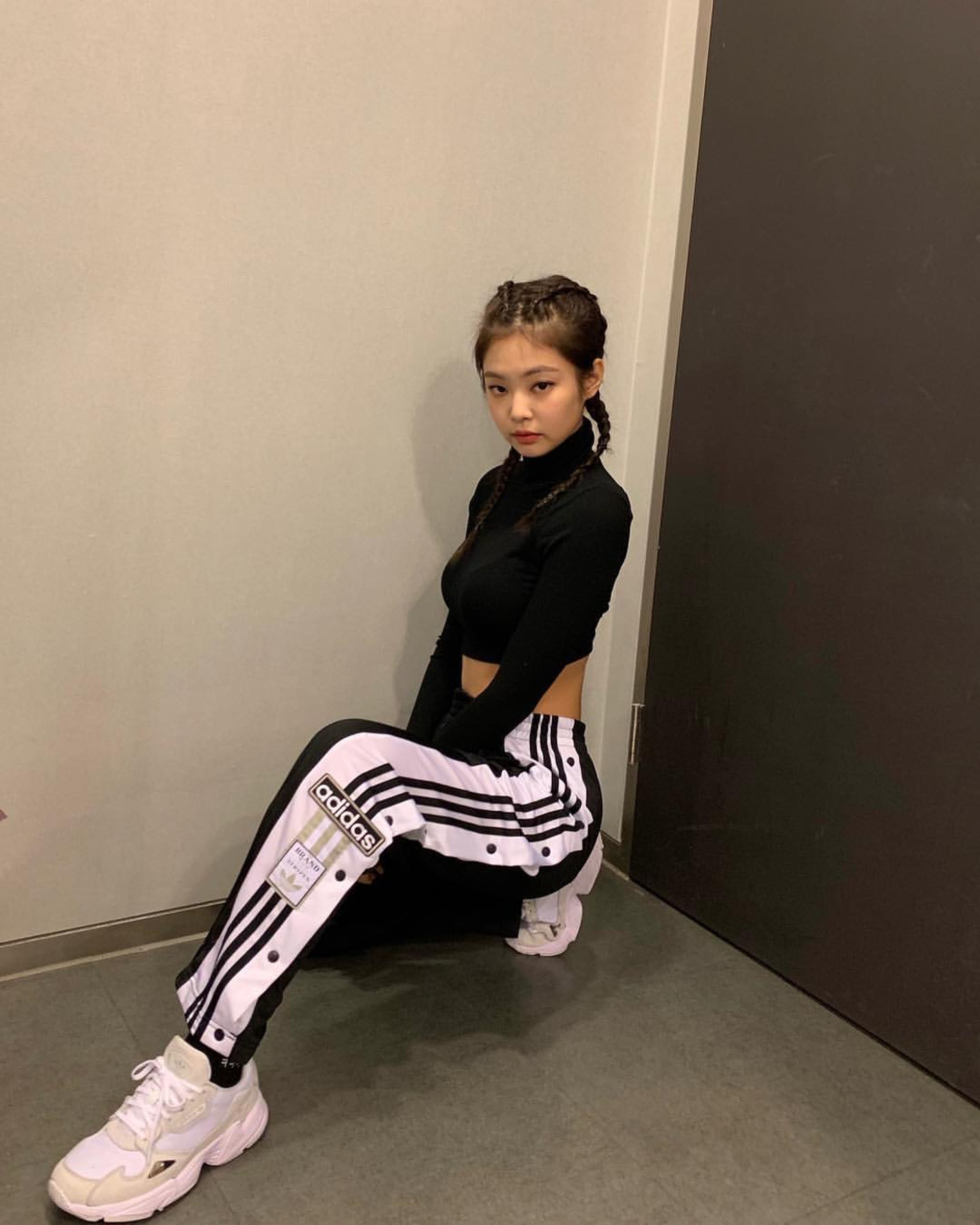 黑白打扮型格又顯高(IG@jennierubyjane)