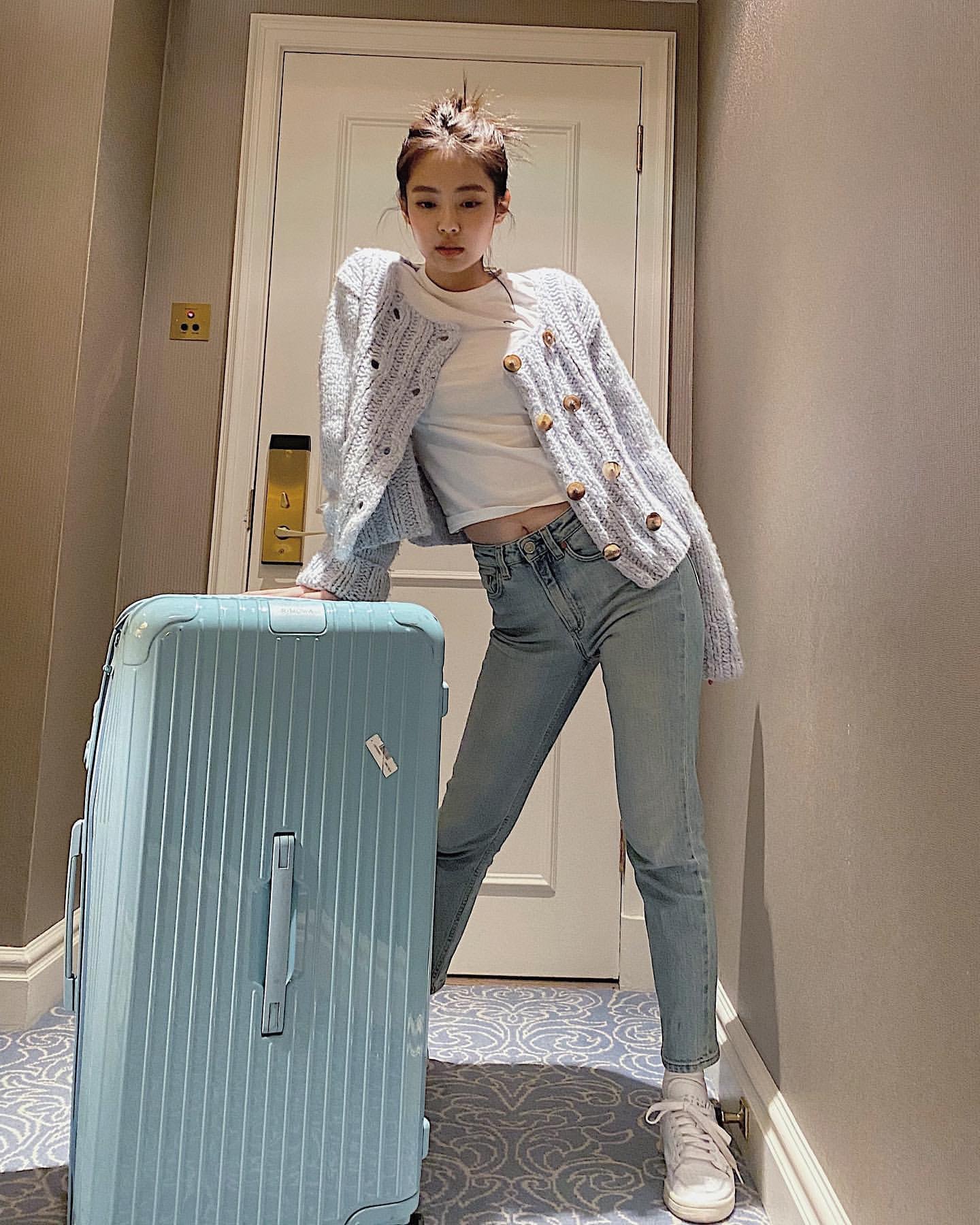 Blackpink Jennie雖然只有163 cm的身高，卻能以波鞋打造出170 cm的視覺效果。(IG@jennierubyjane)