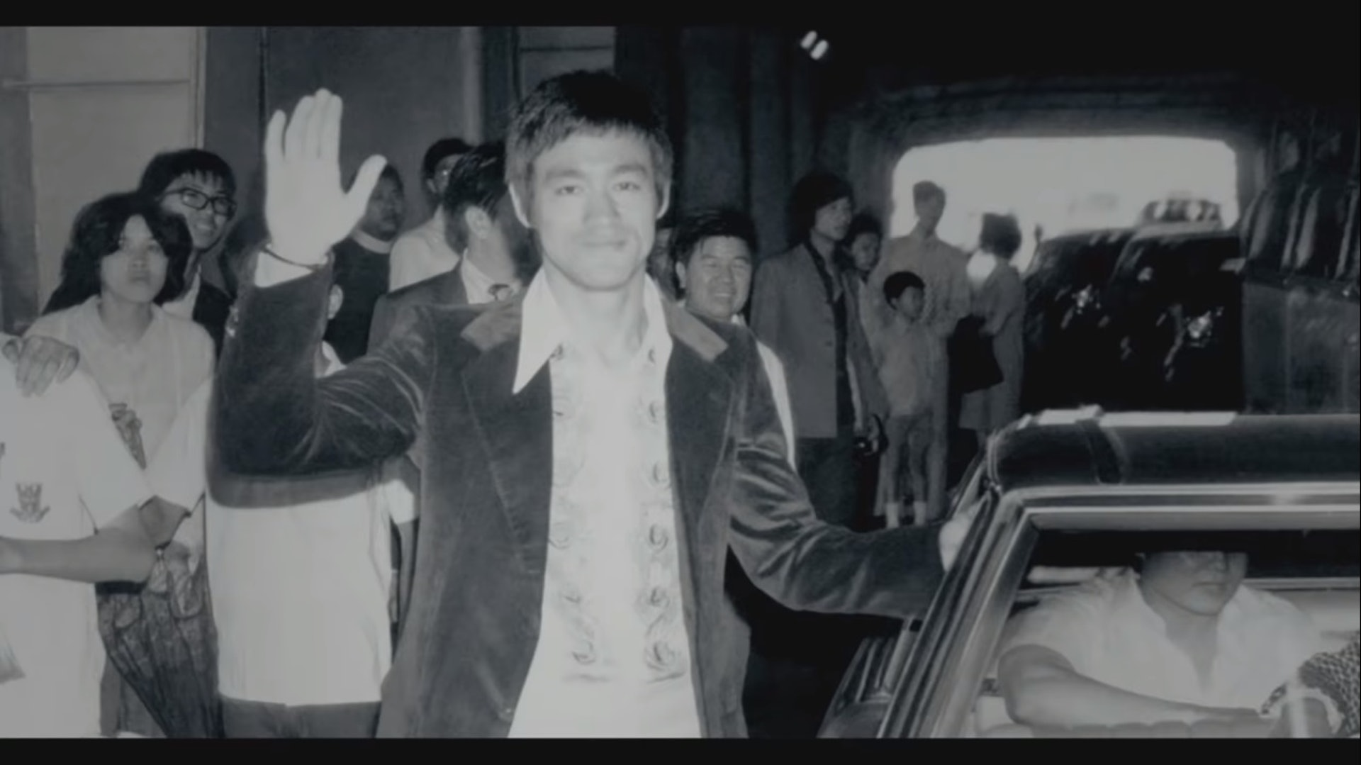 紀錄片收錄了不少李小龍的經典照片。(《Bruce Lee 30 for 30: 'Be Water'》影片擷圖)