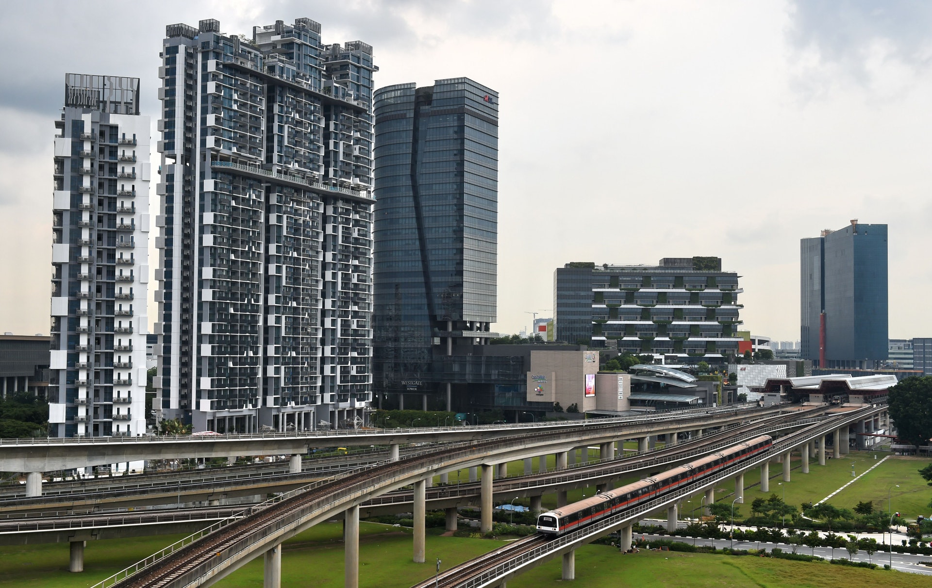 裕廊東是馬新高鐵新加坡方面的終點站,該站現時為地下鐵東西及南北線的交匯站,並在2026年接駁裕廊區域線。(Getty Images) 裕廊東是馬新高鐵新加坡方面的終點站,該站現時為地下鐵東西及南北線的交匯站,並在2026年接駁裕廊區域線。(Getty Images)