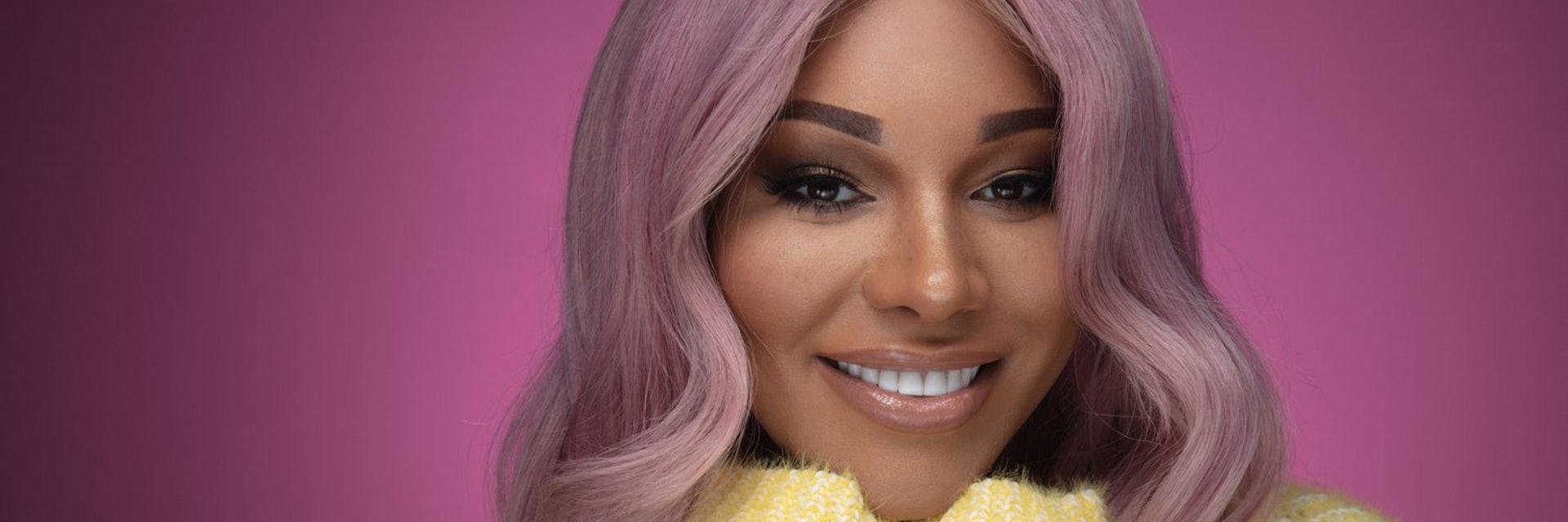 英國變性模特兒伯格多夫因為發表涉及種族議題言論,隨後遭L'Oreal開除。L'Oreal表態支持黑人群體後,伯格多夫隨即狠批品牌當年未有支持自己。(Twitter:MunroeBergdorf) 英國變性模特兒伯格多夫因為發表涉及種族議題言論,隨後遭L'Oreal開除。L'Oreal表態支持黑人群體後,伯格多夫隨即狠批品牌當年未有支持自己。(Twitter:MunroeBergdorf)