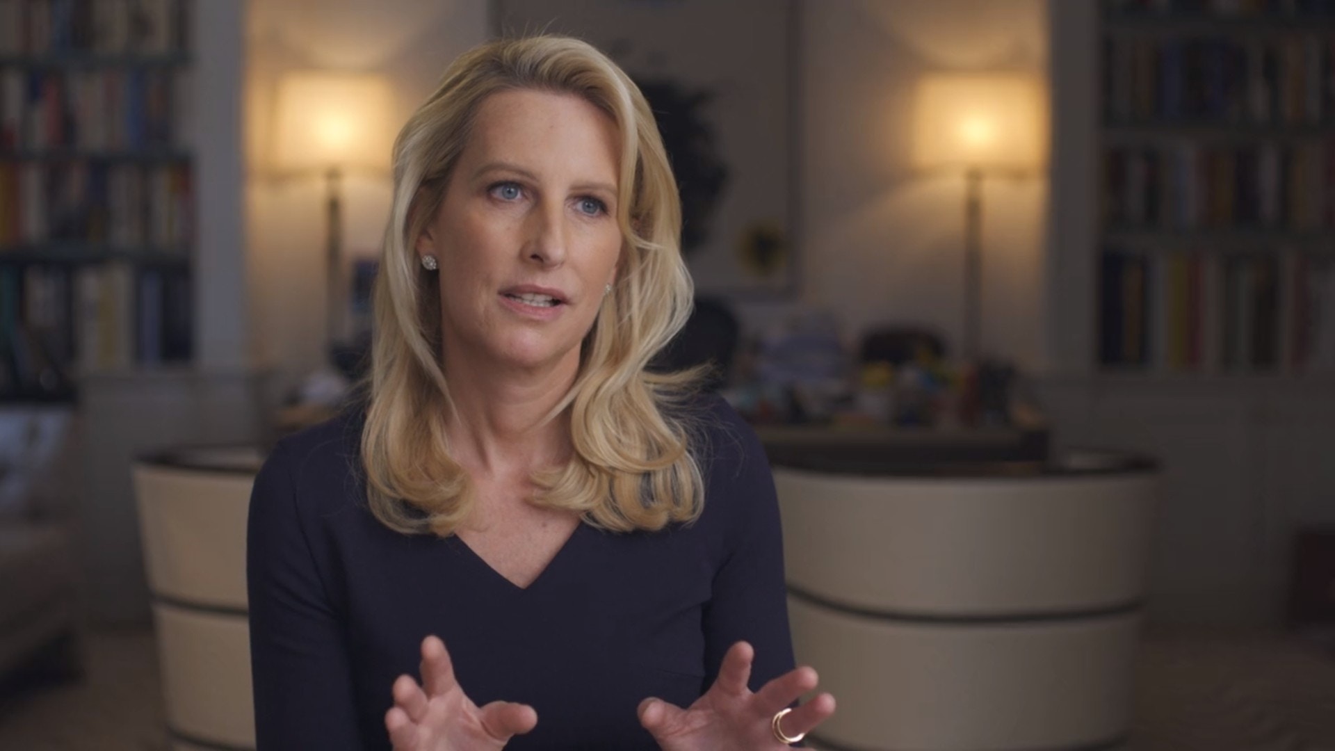 CNN記者Vicky表示當時準備出版的報導因Epstein不滿而被臨時抽起。(影片截圖) CNN記者Vicky表示當時準備出版的報導因Epstein不滿而被臨時抽起。(影片截圖)