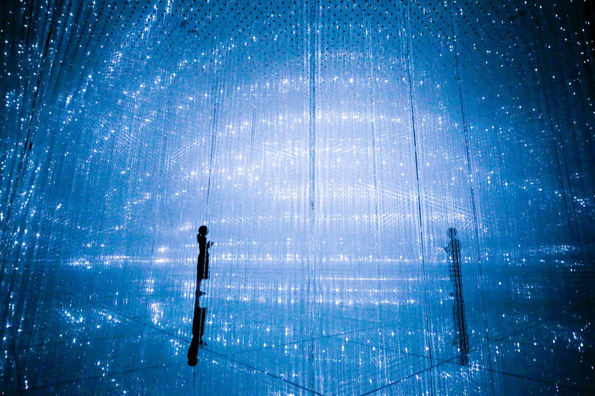 《無窮無盡的水晶宇宙》展區（teamLab圖片）