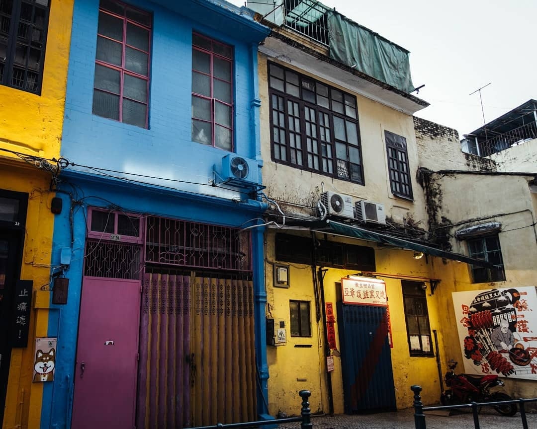 藝術街的好多店鋪都是五顏六色！（ig@ nicky.m）