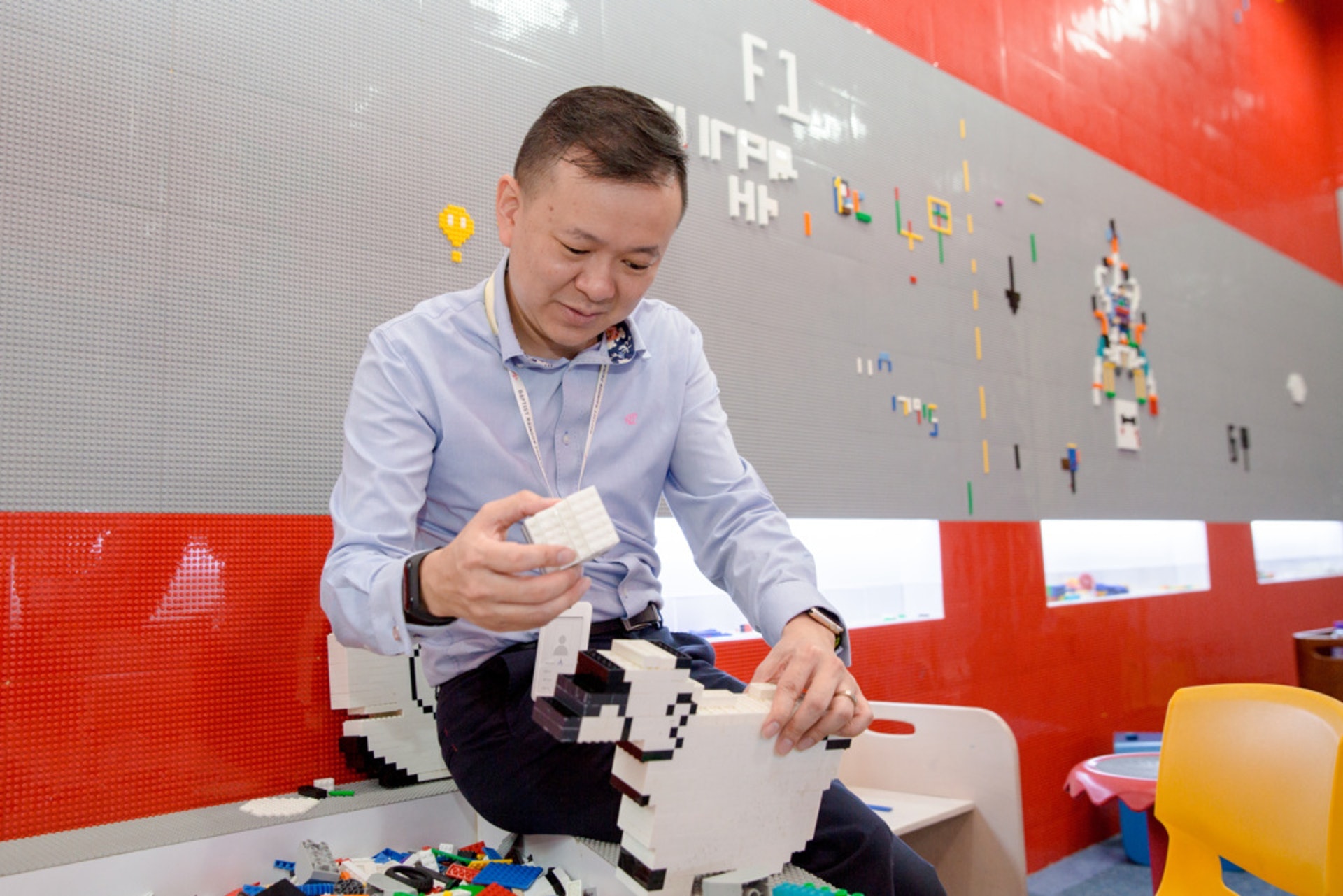 天虹小學校長馮耀章 天虹小學校長馮耀章