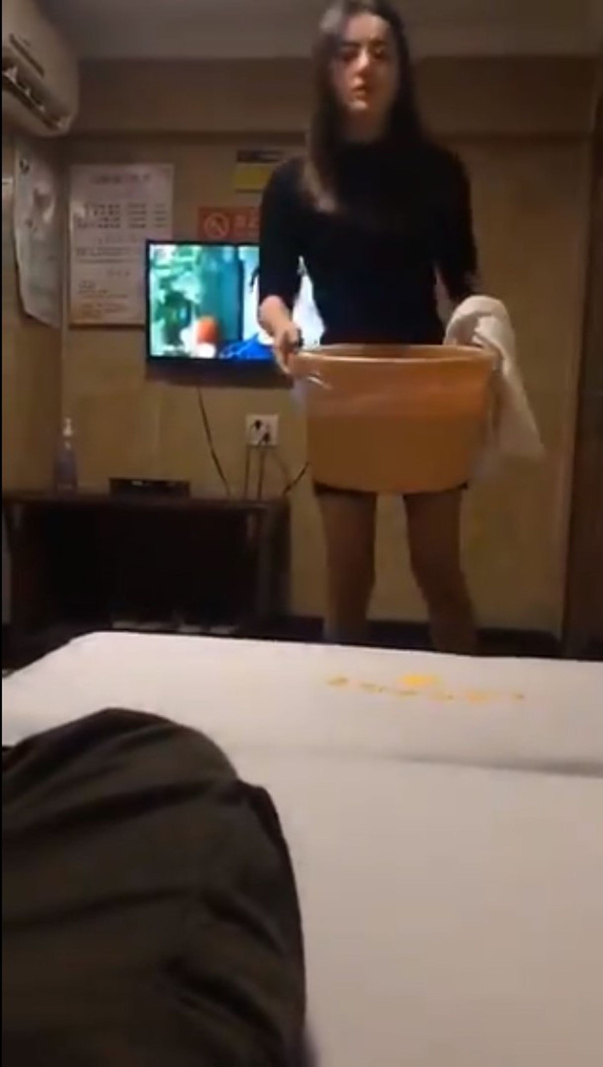 迪麗熱巴淪為洗腳妹?相似度震驚眾網友 1 HILoIvuq7rIg