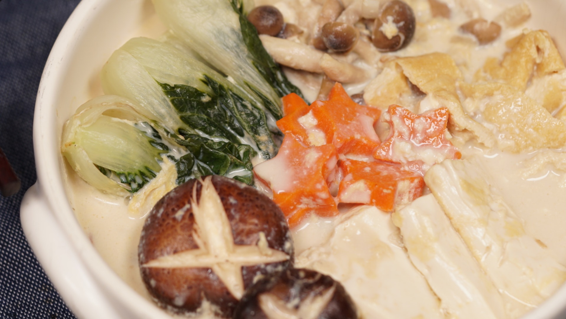豆乳雜菜煲,由準備到上桌30分鐘內便可。 豆乳雜菜煲,由準備到上桌30分鐘內便可。