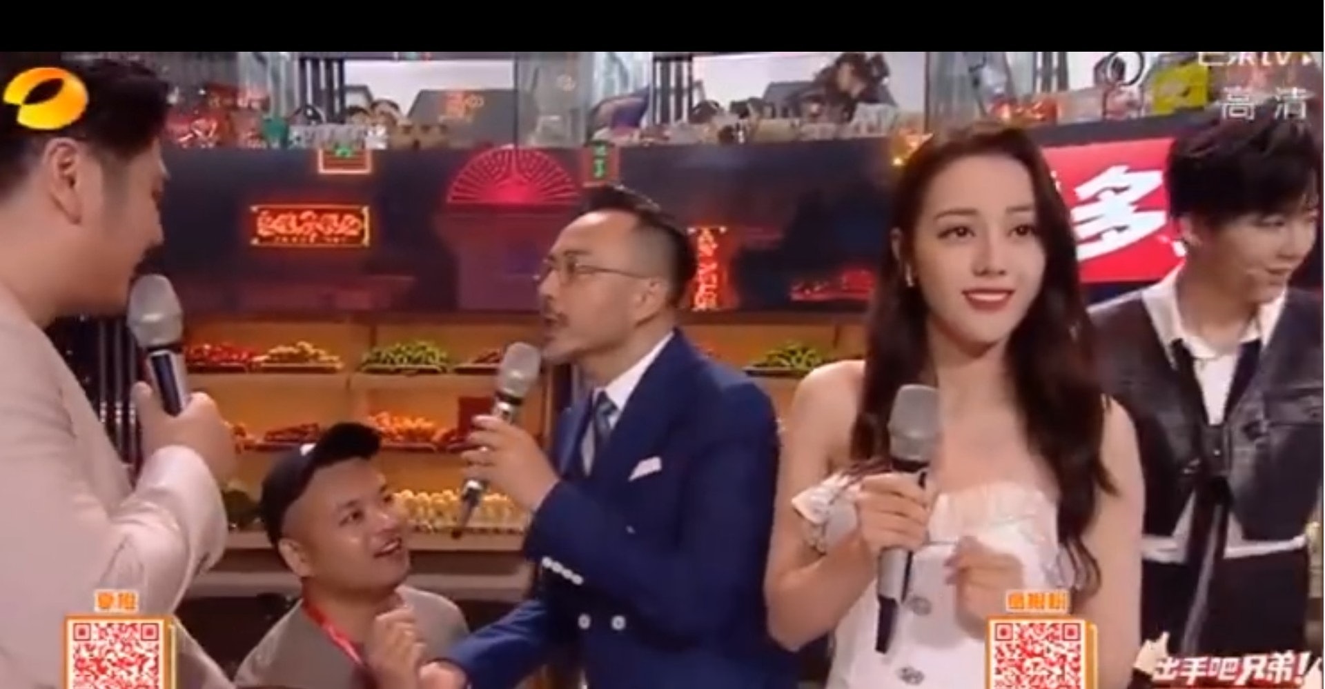 汪涵即時分隔二人,熱巴仲未到俾反應。