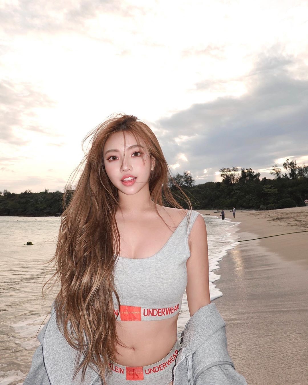 多圖 台版angelababy曬新泳衣黃琳好幽默 誰要這條貓咪圍巾 香港01 即時娛樂