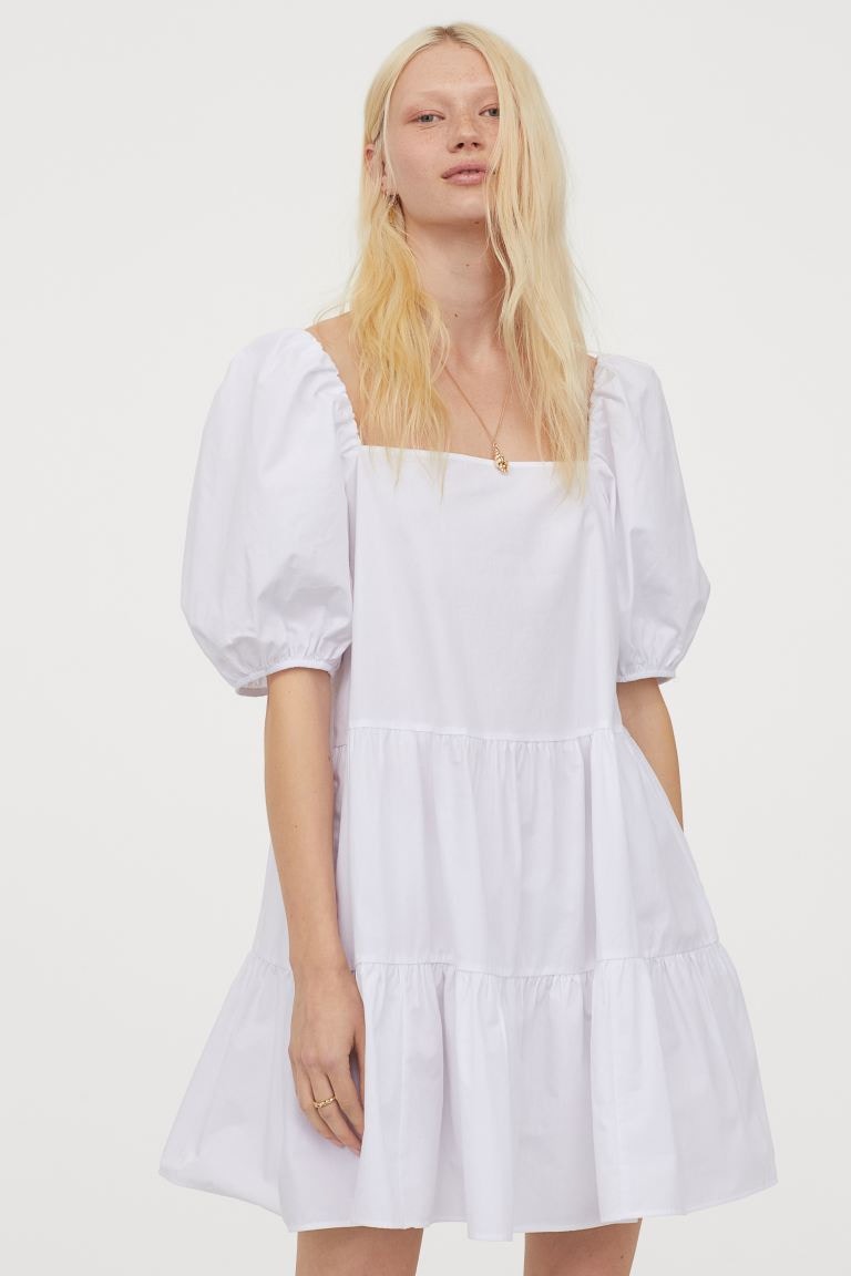 居然現在才懂「白色連身裙」的好！女星都靠它修身、遮手臂，H&M、Zara 就能無痛入手！ | Dappei 搭配- 流行穿搭媒體