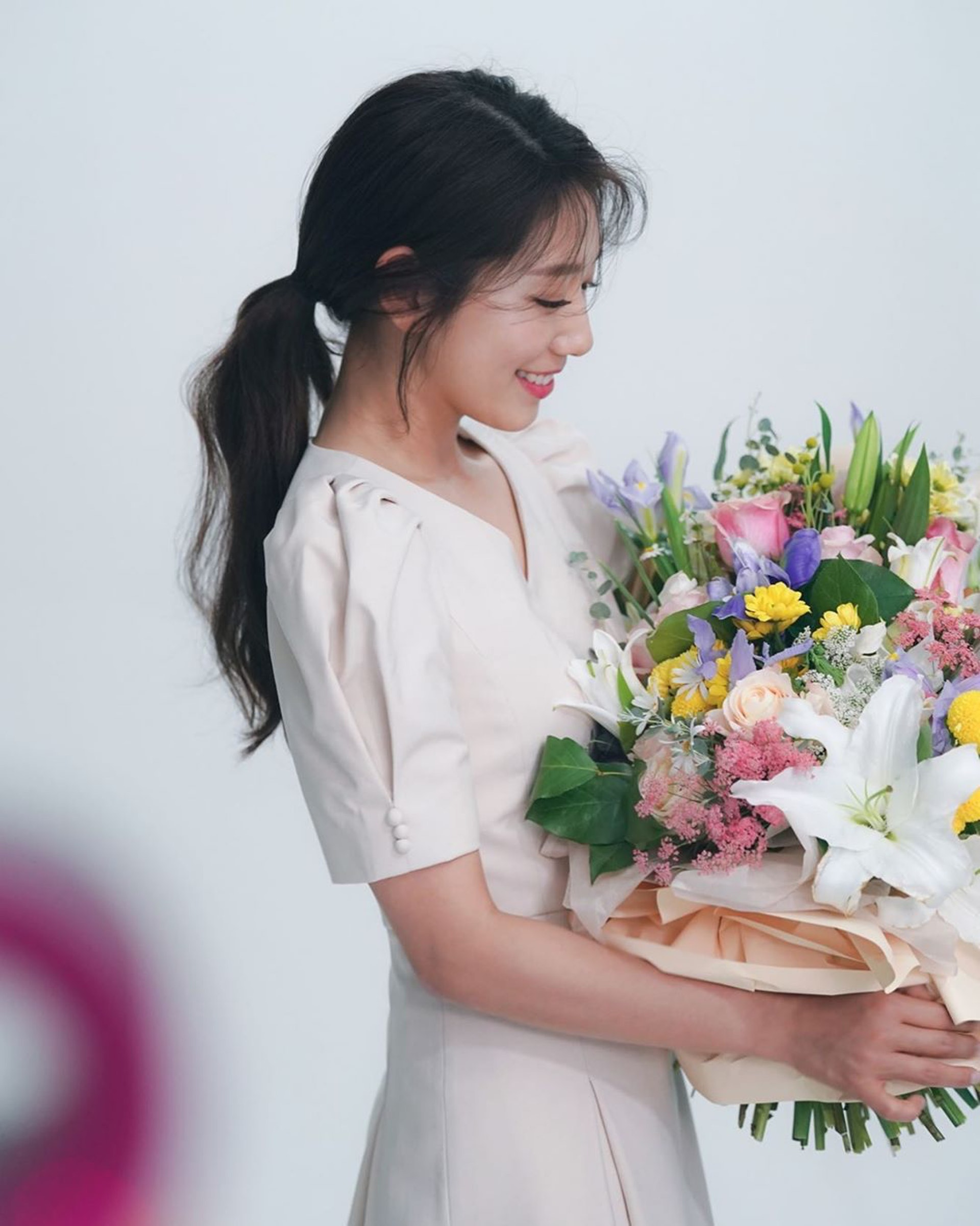 韓星朴信惠也愛穿白色洋裝。（ssinz7@Instagram）
