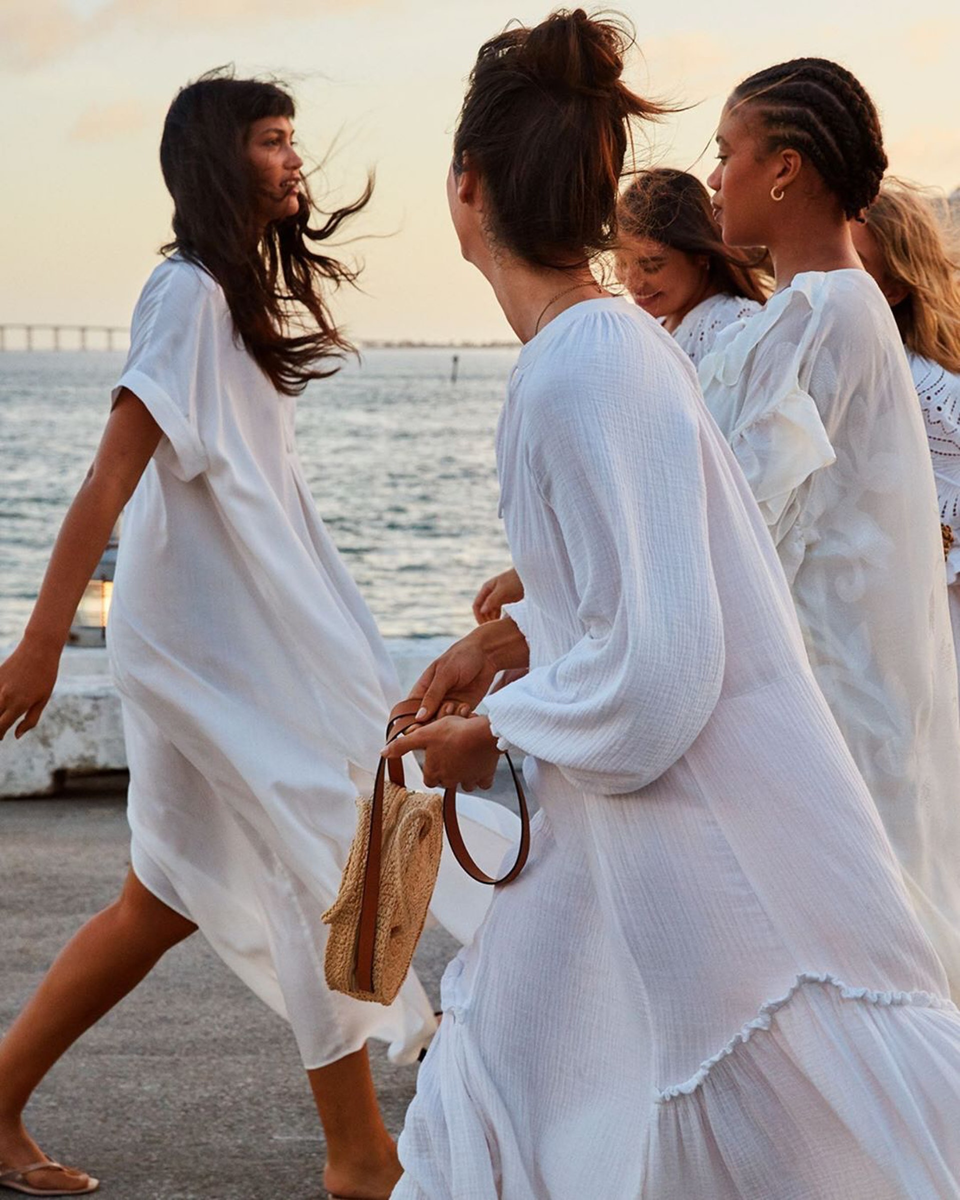 居然現在才懂 白色連身裙 的好 女星都靠它修身 遮手臂 H M Zara 就能無痛入手 Dappei 居然現在才懂 白色連身裙 的好 女星都靠它修身 遮手臂 H M Zara 就能無痛入手 Dappei