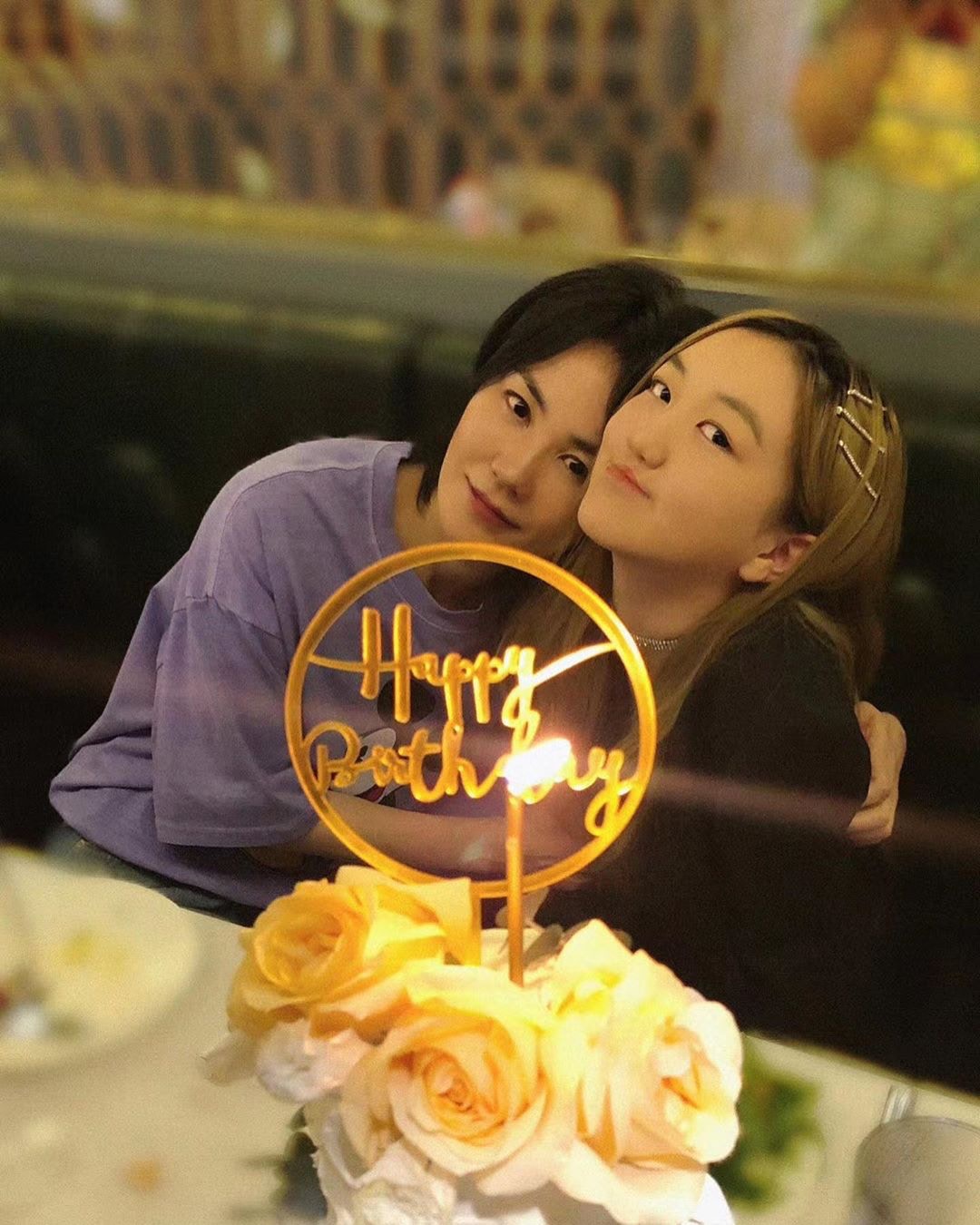 近日王菲與女兒李嫣慶祝14歲的生日(fayeful_fans@IG)
