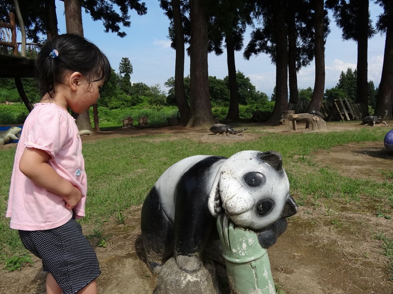 有網民拍下小孩子被熊貓櫈嚇到的一幕。(「b-pocket tana Blog」圖片) 有網民拍下小孩子被熊貓櫈嚇到的一幕。(「b-pocket tana Blog」圖片)