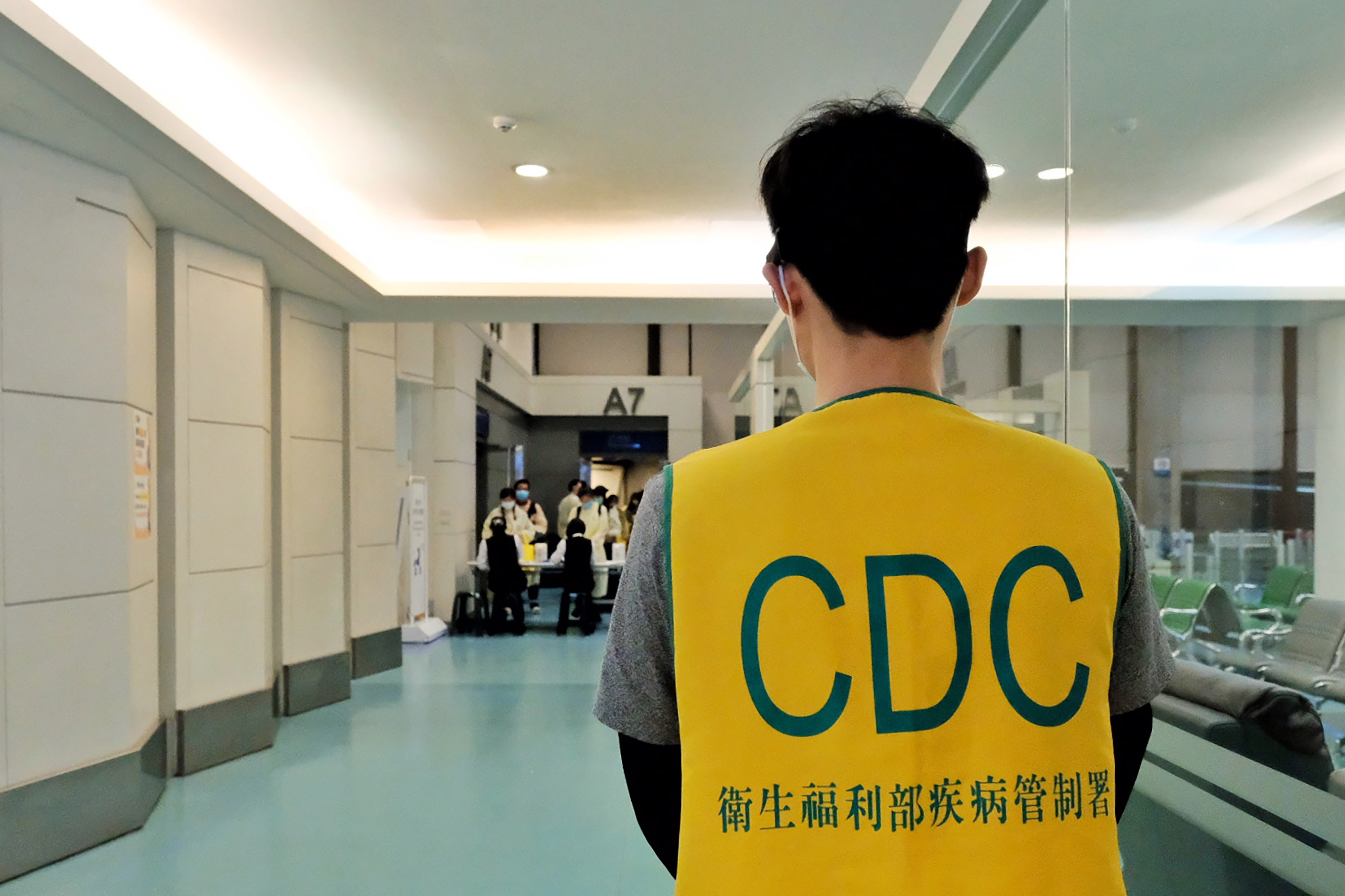 【新冠肺炎】台灣研議開放旅客轉機不入境：擬限8小時內且不過夜
